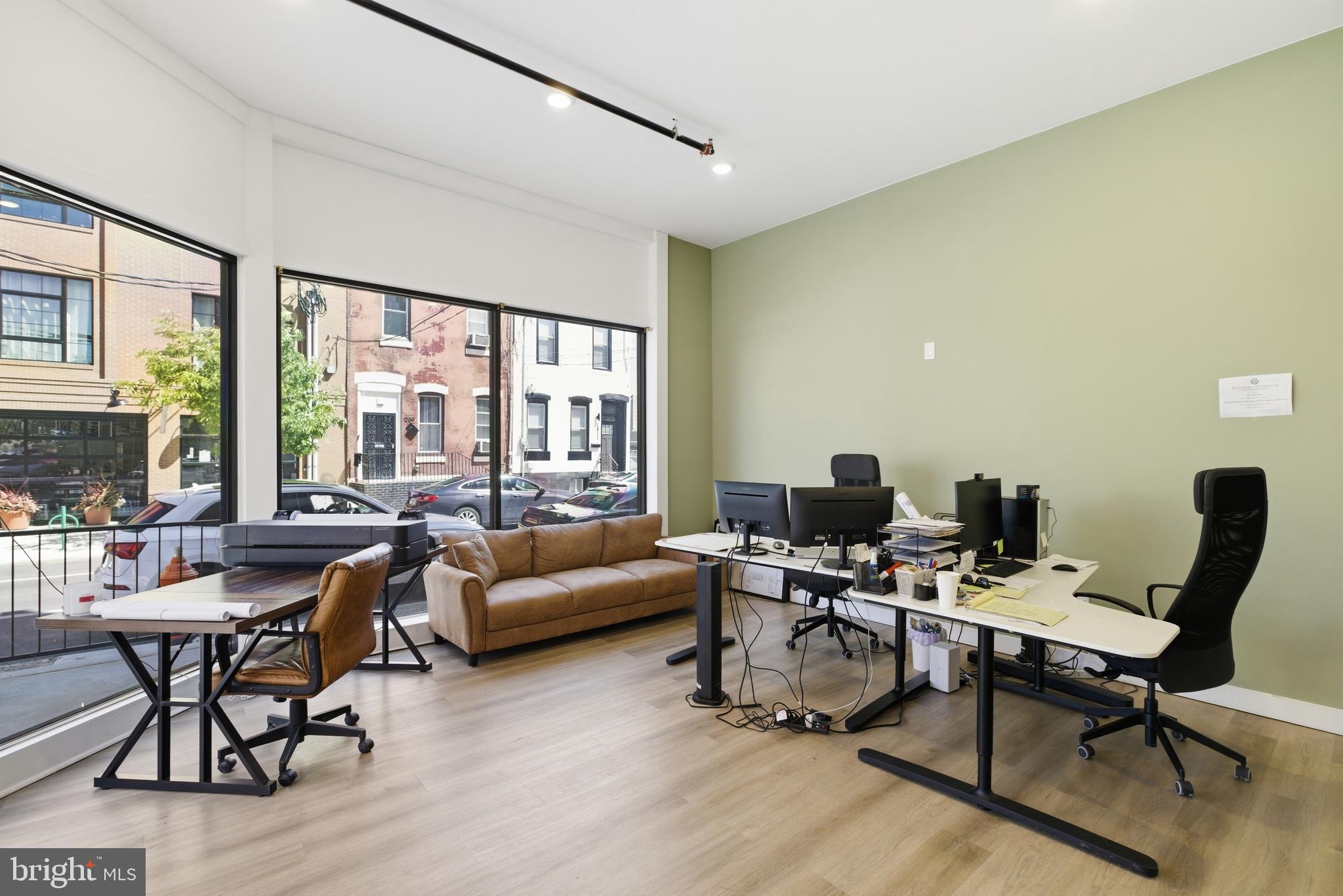 POINT BREEZE - Commercial Sale
