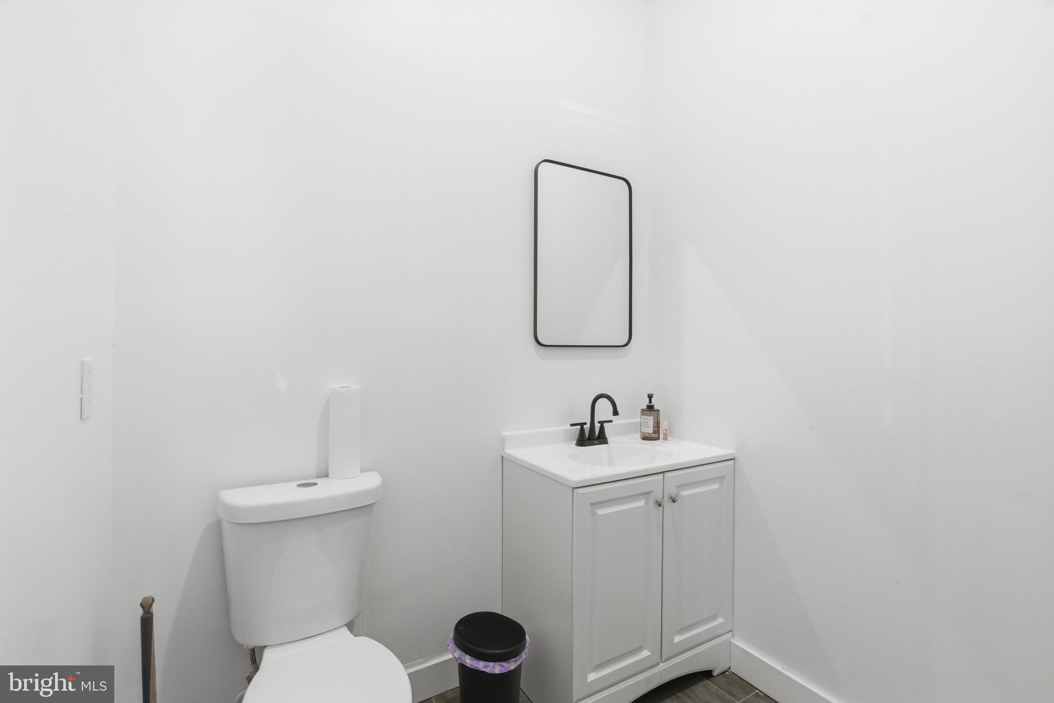 POINT BREEZE - Commercial Sale