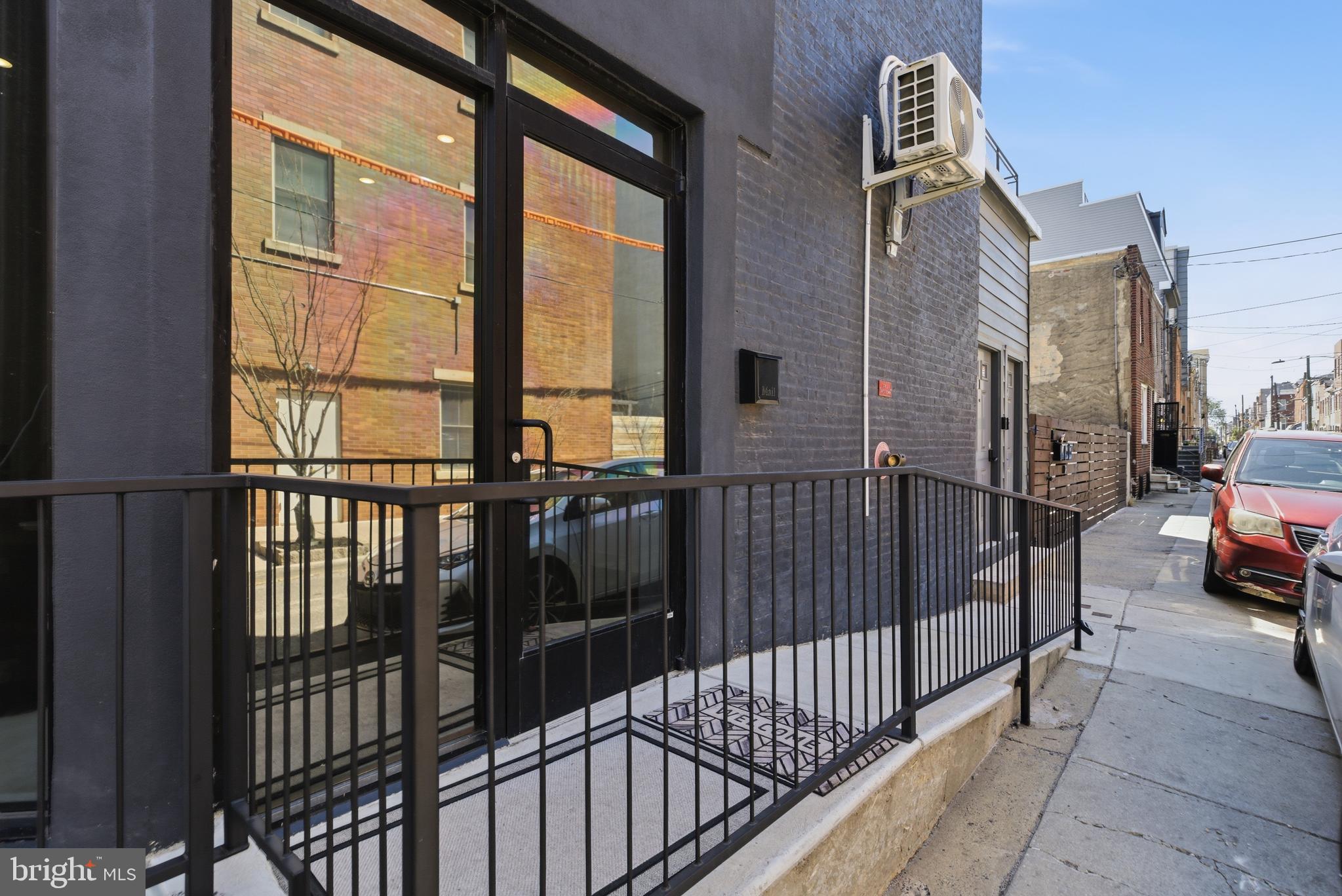 POINT BREEZE - Commercial Sale