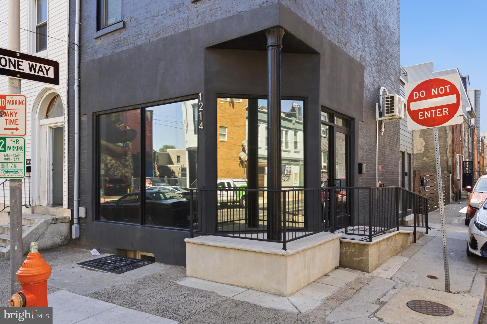 POINT BREEZE - Commercial Sale