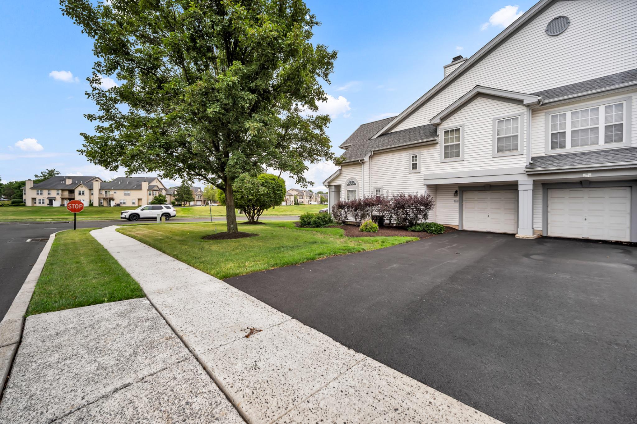 COUNTRY CROSSING - Residential