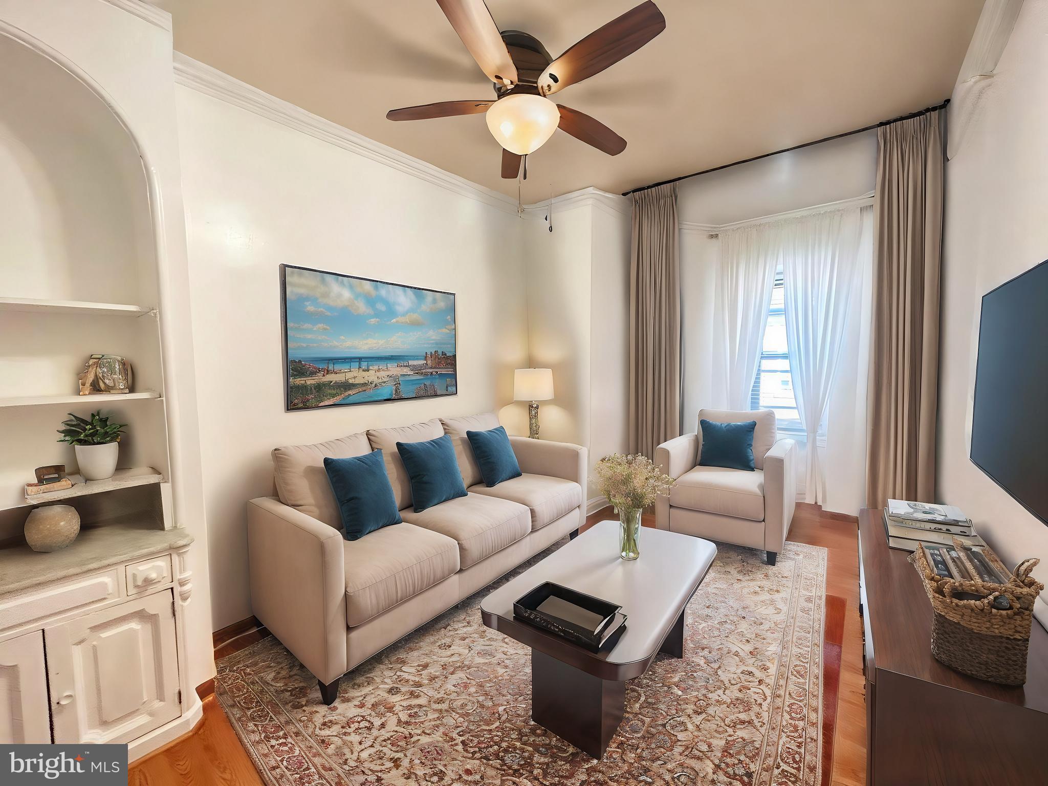 Welcome to 148 N 21st St #6, a cozy 1-bedroom, 1-bathroom apartment in a prime location. This unit offers a bright living space with hardwood floors, a fully equipped kitchen, and a comfortable bedroom with ample closet space. Just minutes away from local shops, restaurants, and public transportation, this apartment is perfect for anyone seeking a convenient and low-maintenance lifestyle.