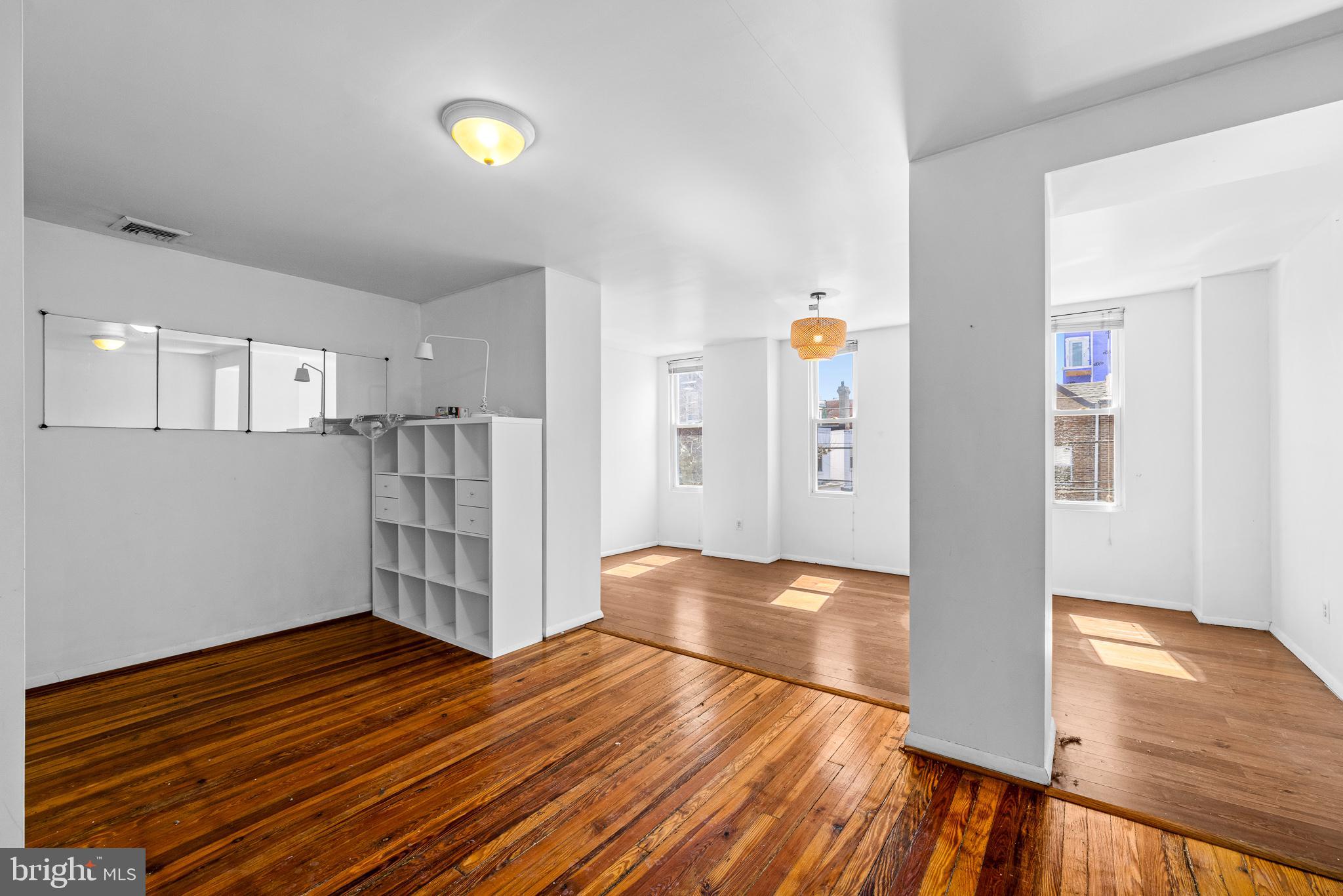 UNIVERSITY CITY - Residential Income