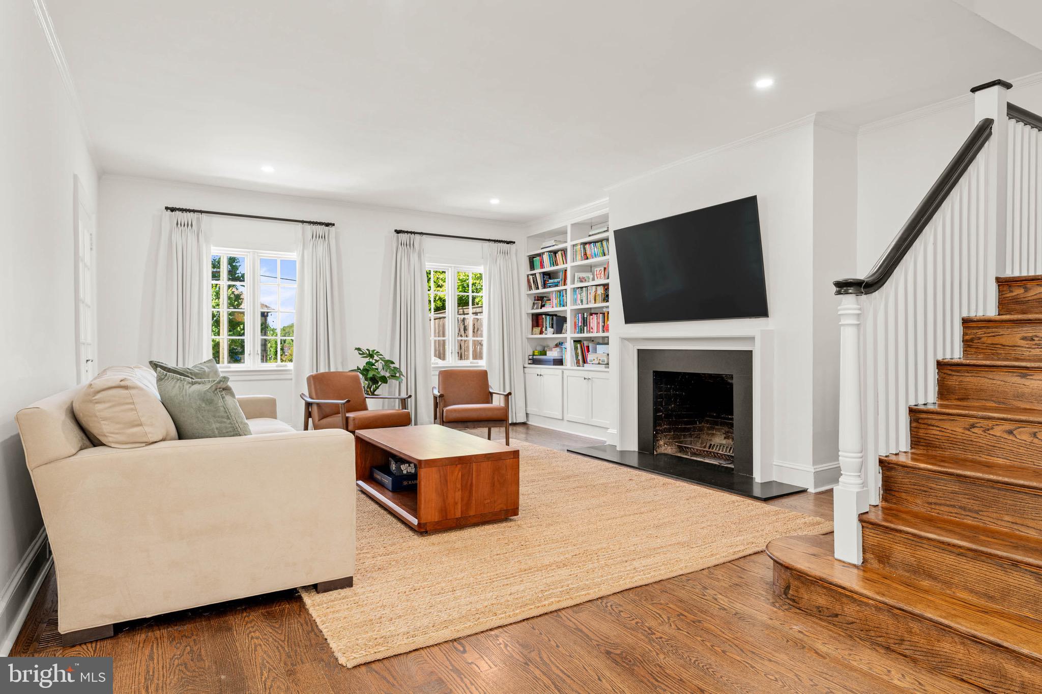 CHESTNUT HILL - Residential