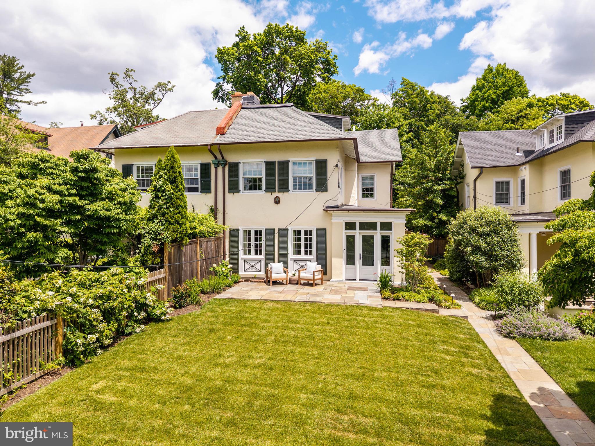 CHESTNUT HILL - Residential