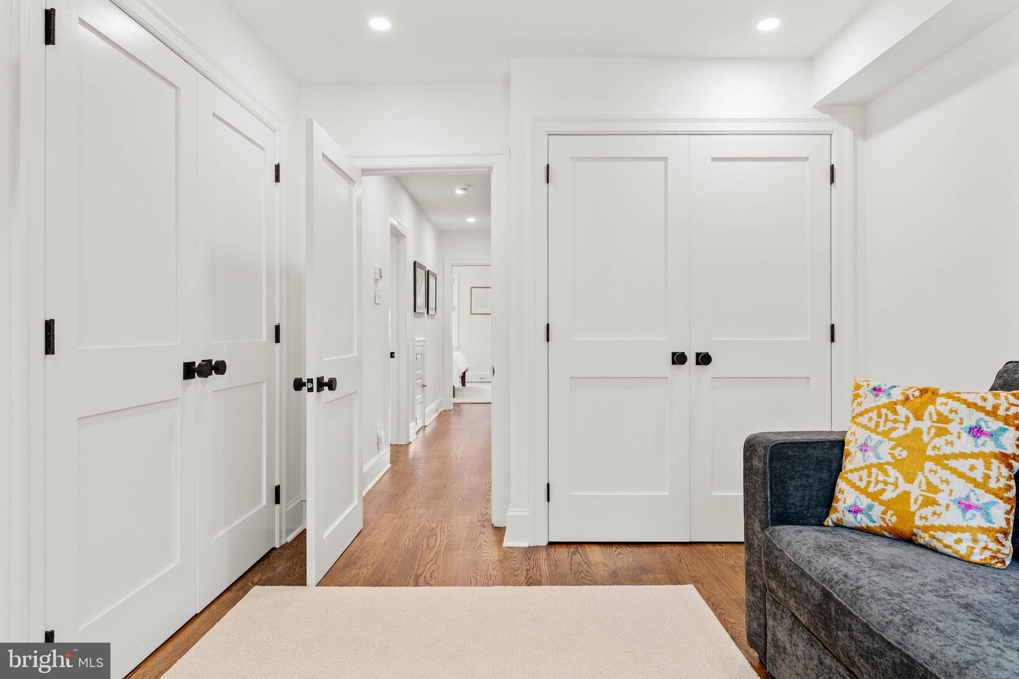 CHESTNUT HILL - Residential