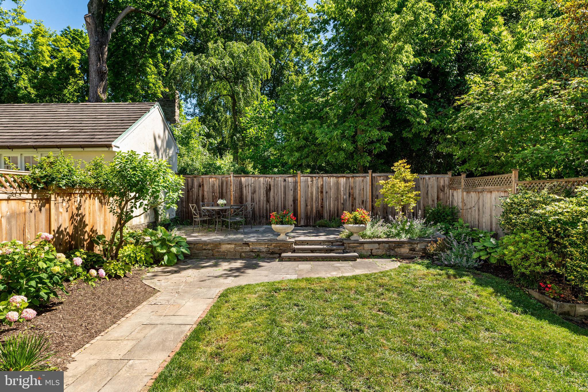 CHESTNUT HILL - Residential