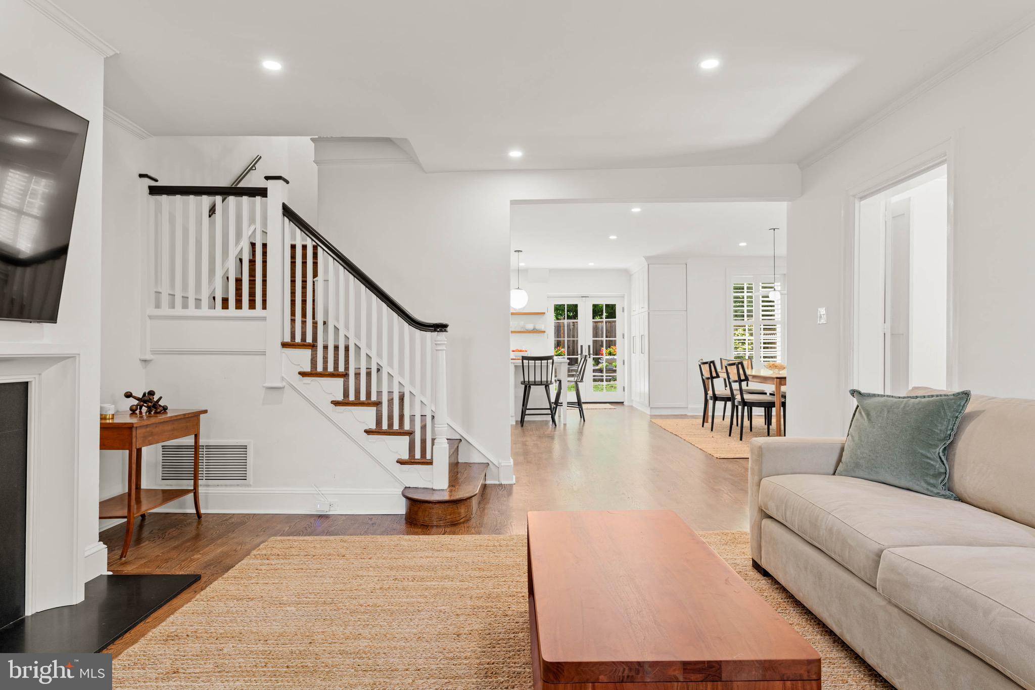 CHESTNUT HILL - Residential