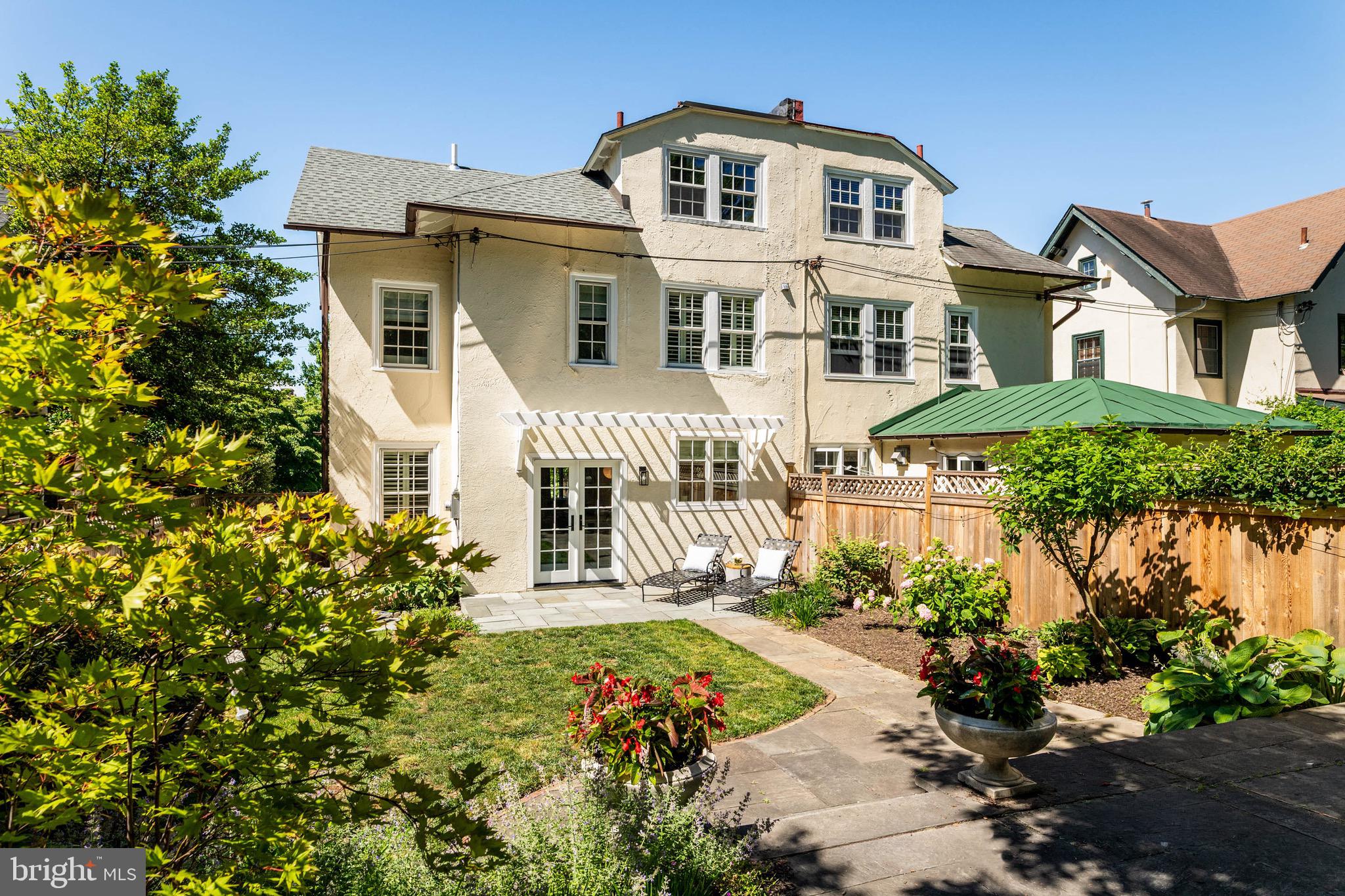 CHESTNUT HILL - Residential
