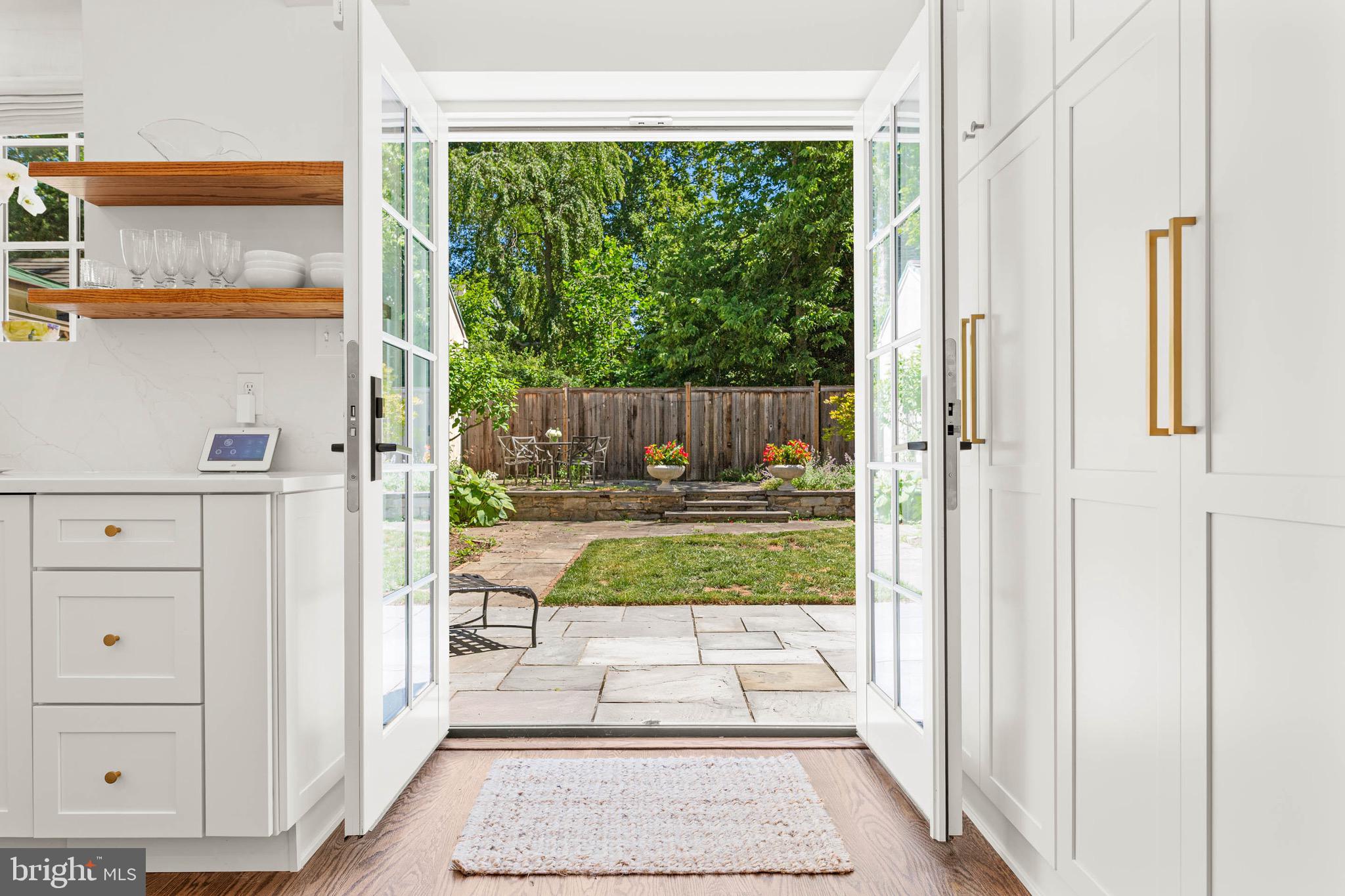 CHESTNUT HILL - Residential