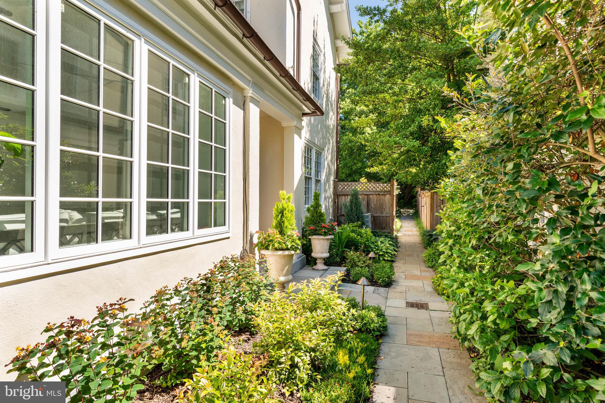 CHESTNUT HILL - Residential