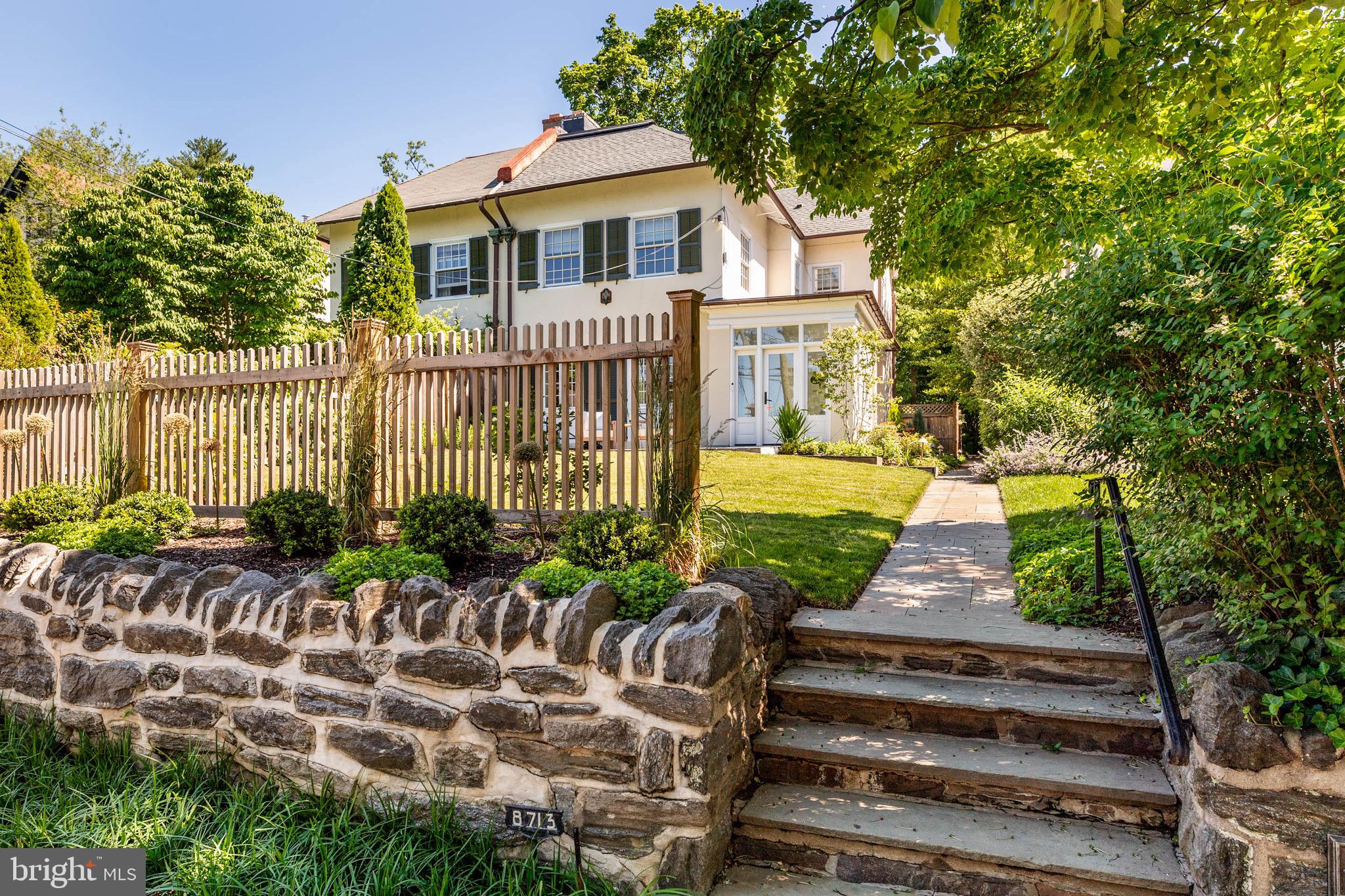 CHESTNUT HILL - Residential