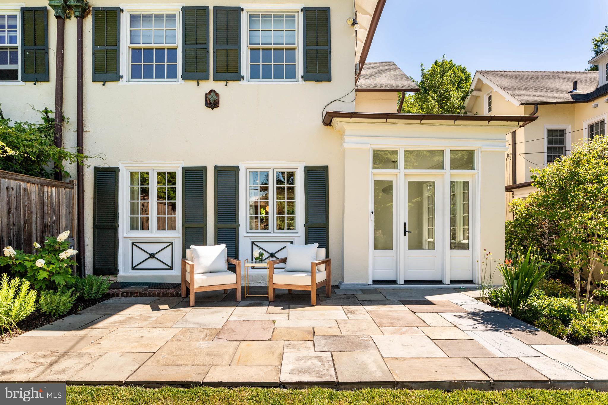 CHESTNUT HILL - Residential