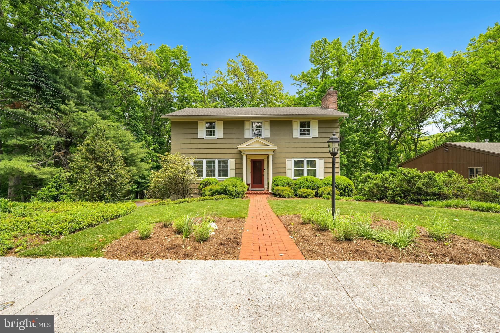 FOREST HILLS - Residential