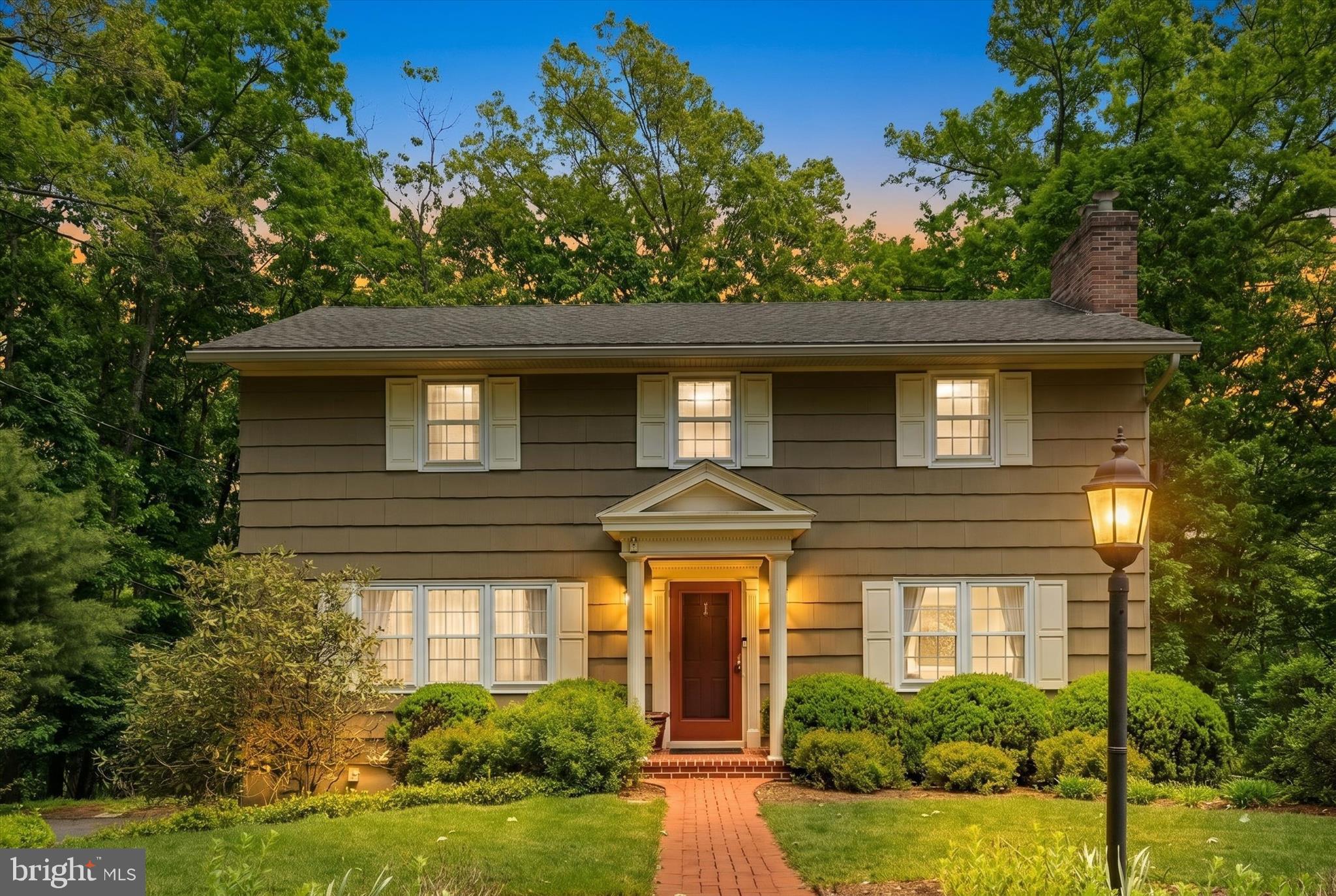 Great Home in the Great Community of Forest Hills!  Four Bedrooms, two and a half remodeled baths.  Tons of storage and built-ins.  Come see the home for yourself to appreciate the structure and designed.  Beautiful hardwood flooring throughout and tile in kitchen and baths.  Owner designed the built-in closets.