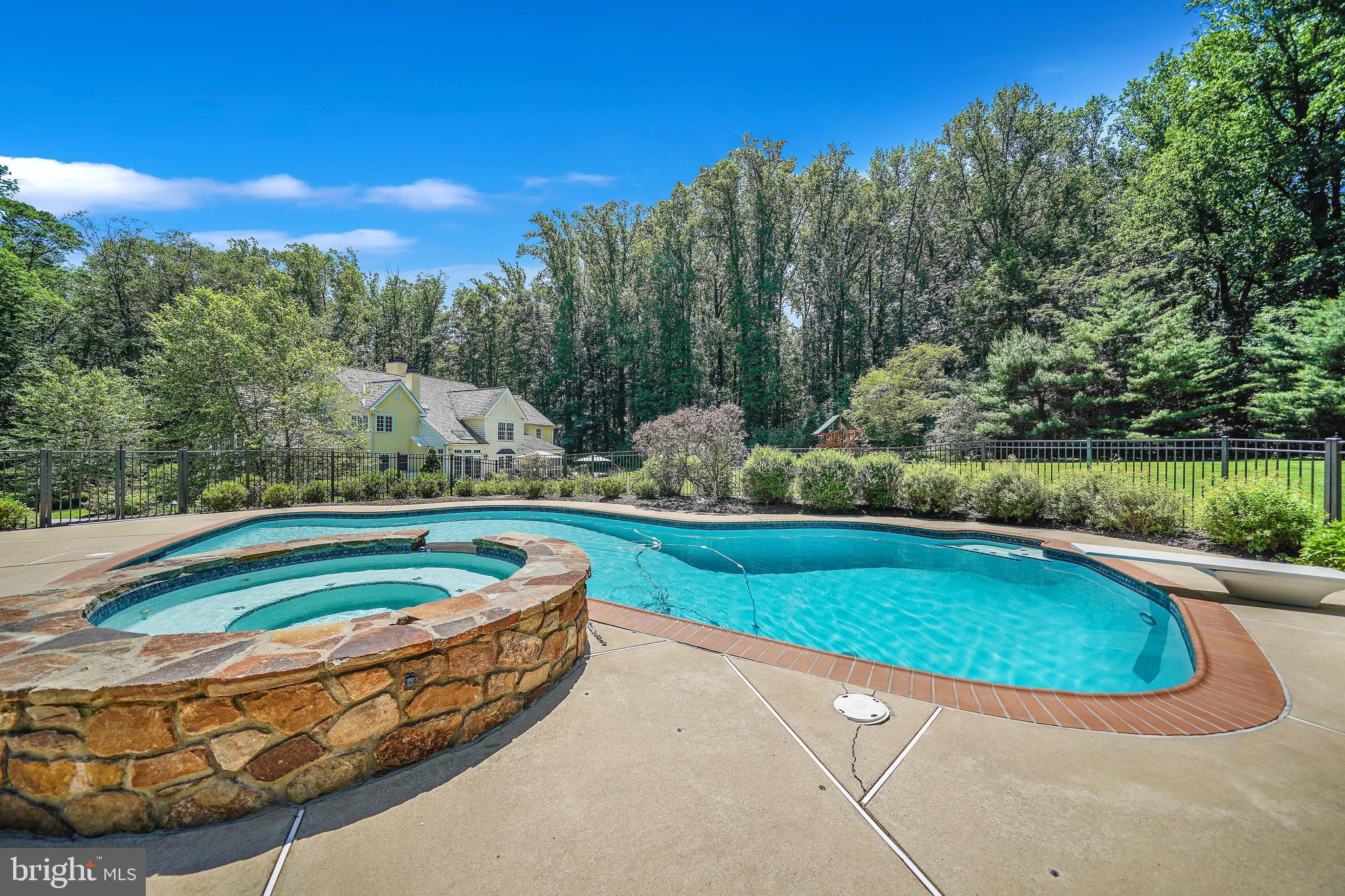 RADNOR HUNT - Residential