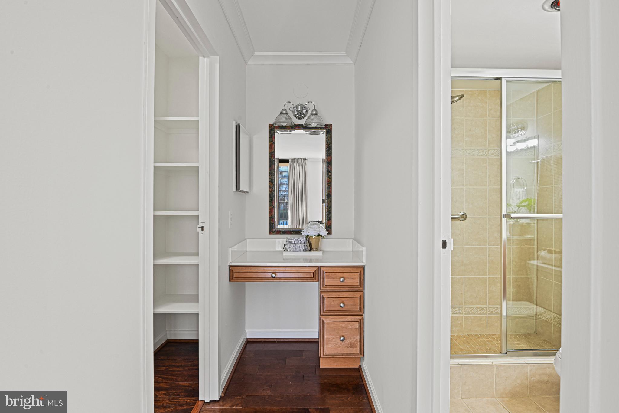 MCLEAN HOUSE - Residential