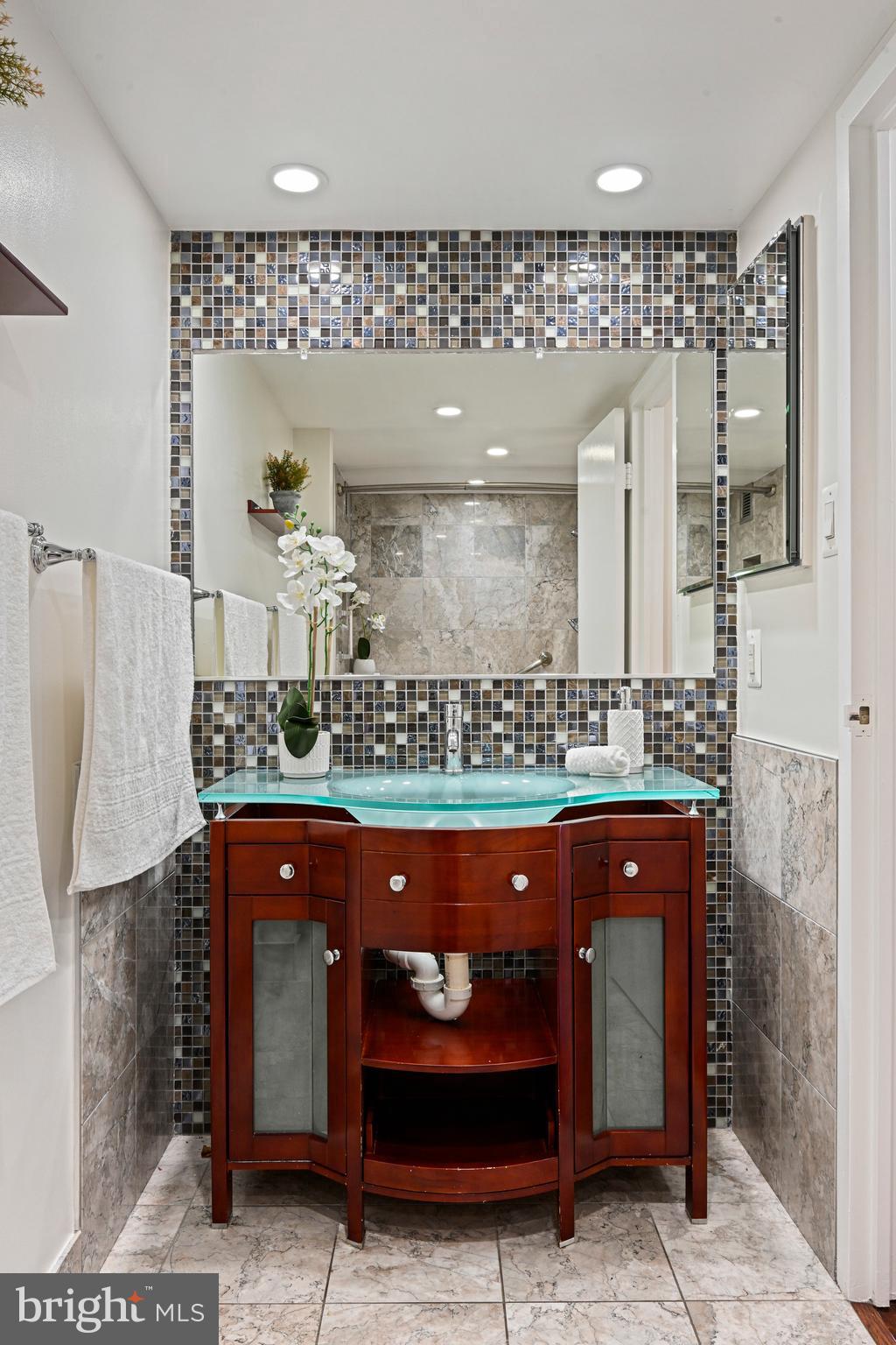MCLEAN HOUSE - Residential