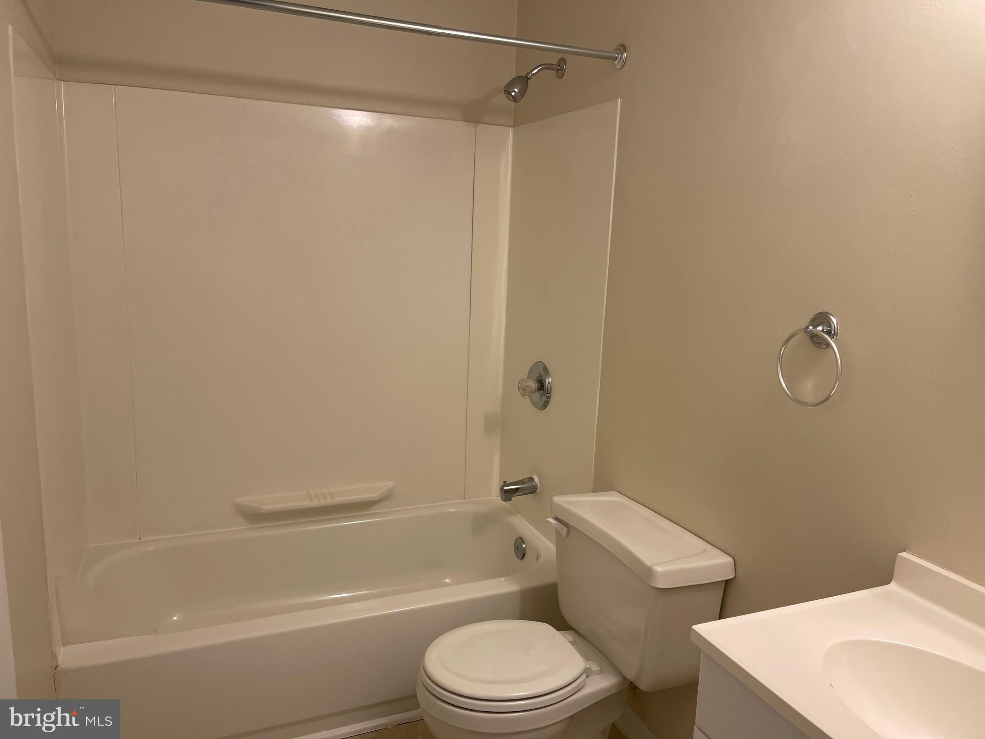 FOUR SEASONS ESTATES - Residential Lease