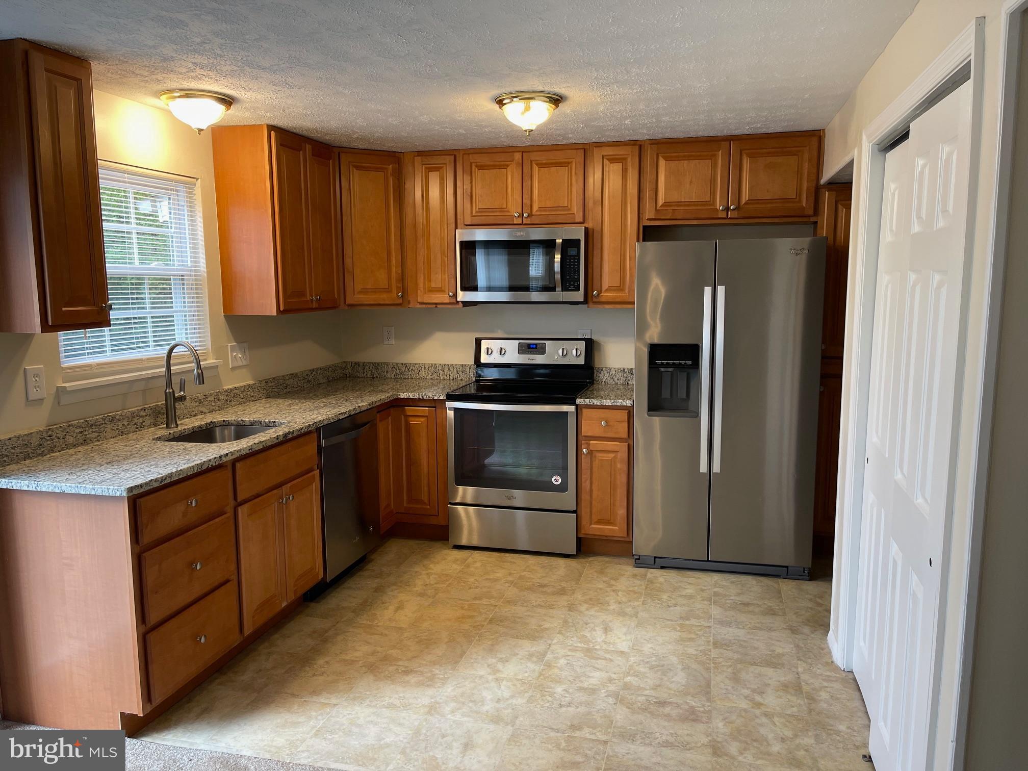 FOUR SEASONS ESTATES - Residential Lease