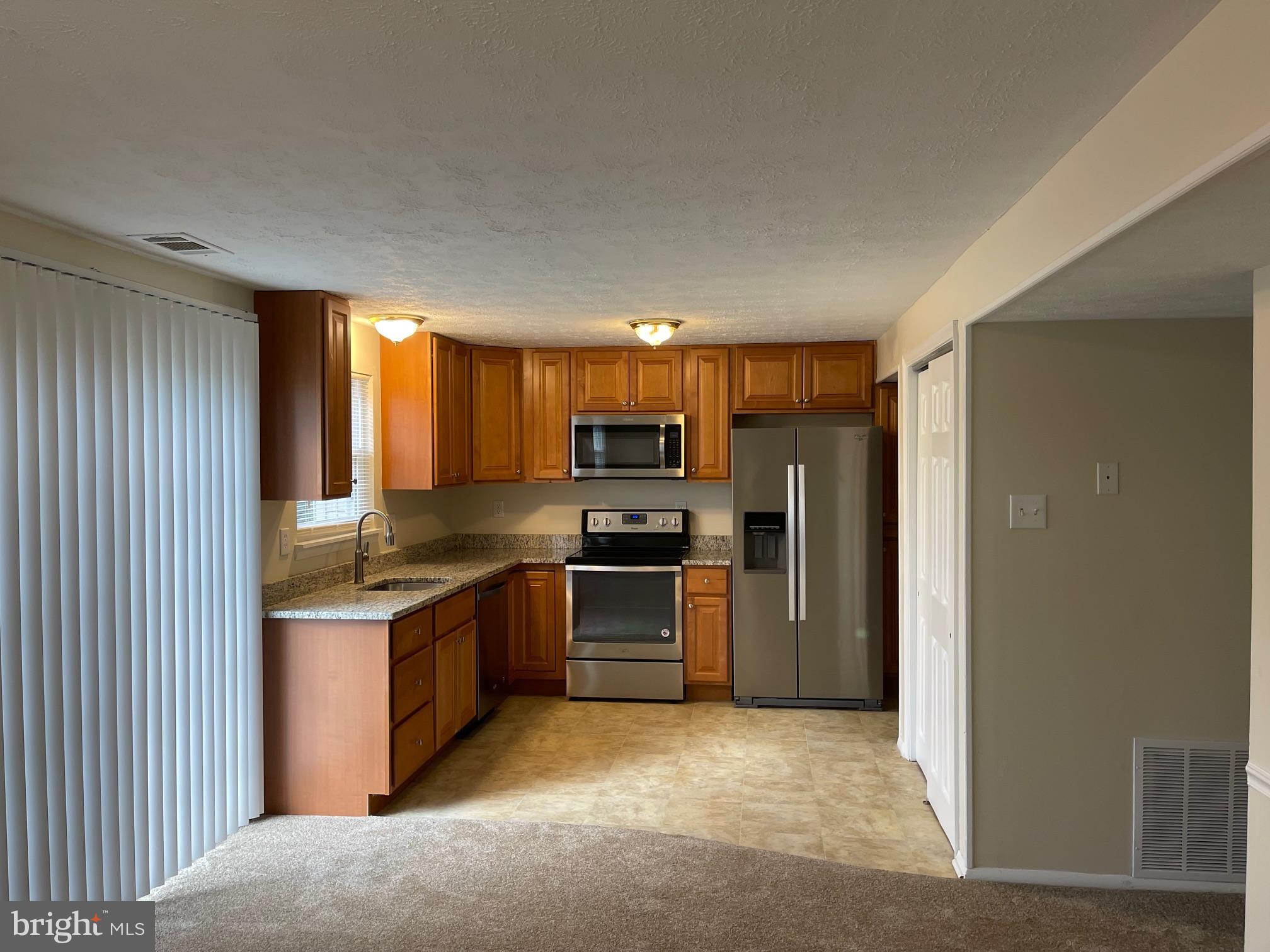 FOUR SEASONS ESTATES - Residential Lease