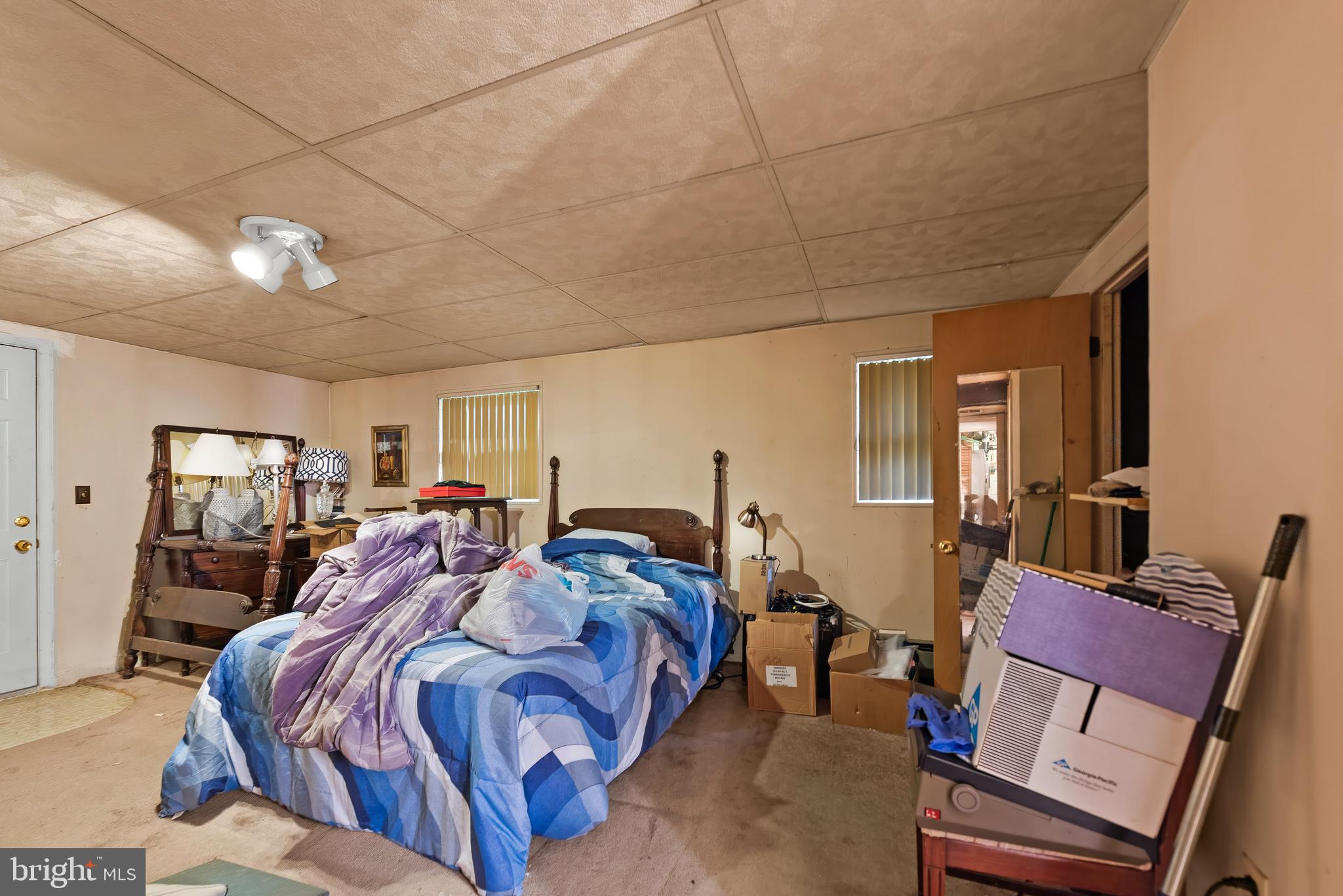 ROLLING KNOLLS - Residential