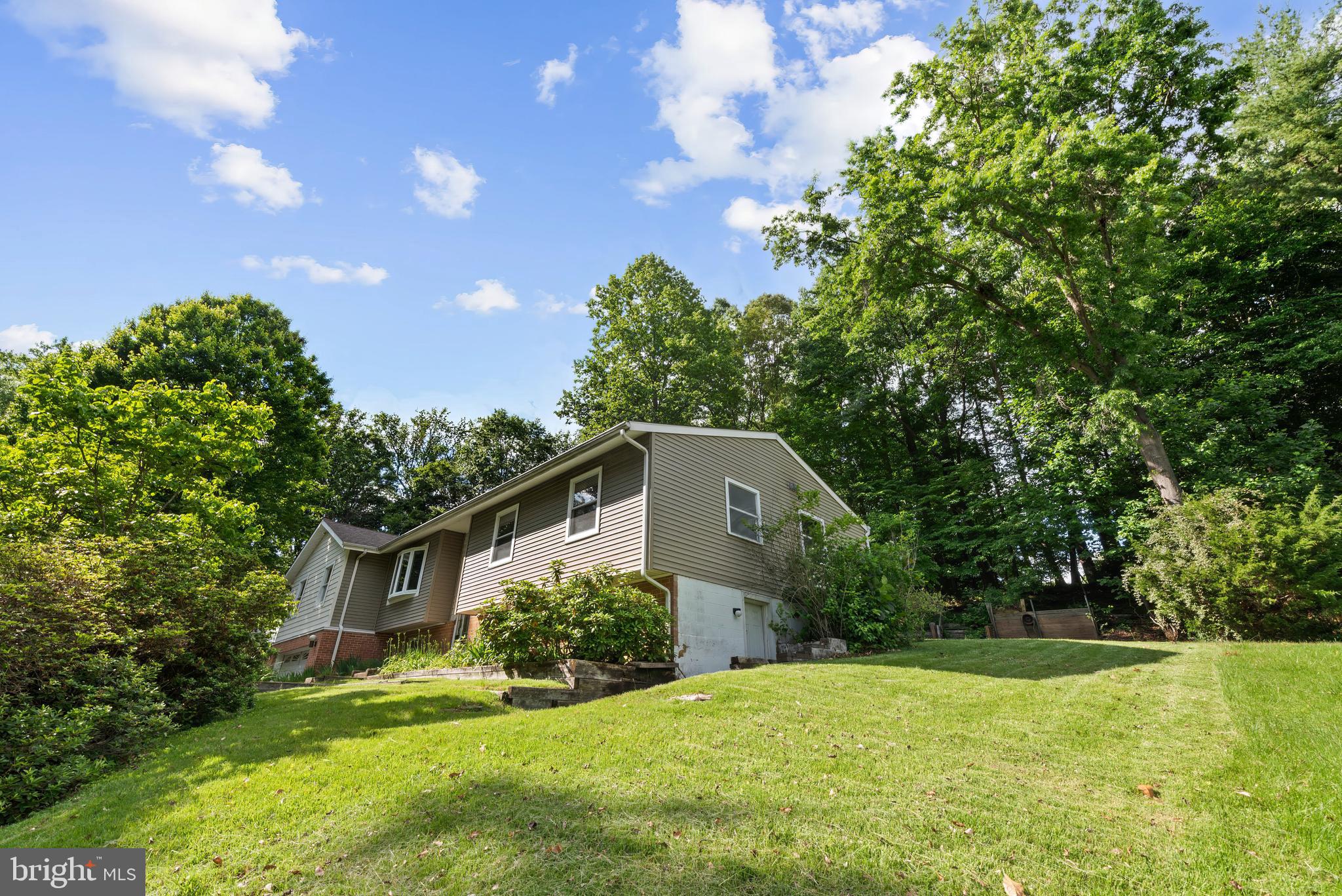 ROLLING KNOLLS - Residential
