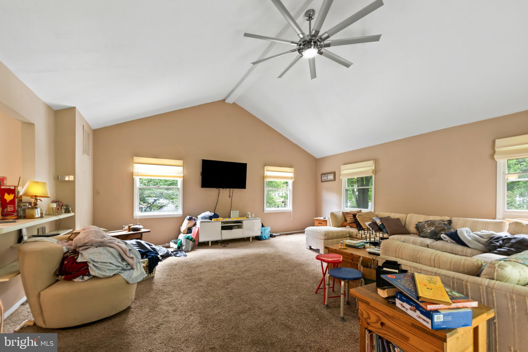 ROLLING KNOLLS - Residential