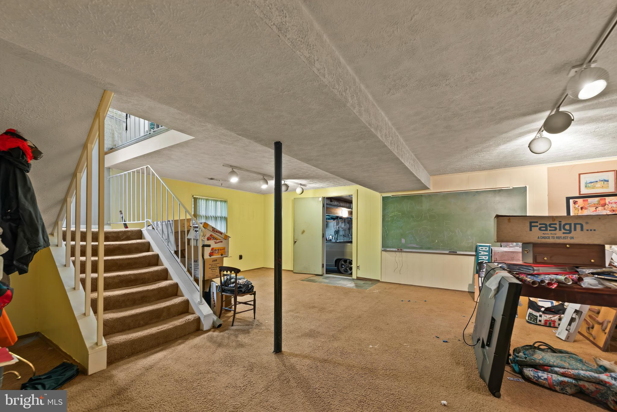 ROLLING KNOLLS - Residential