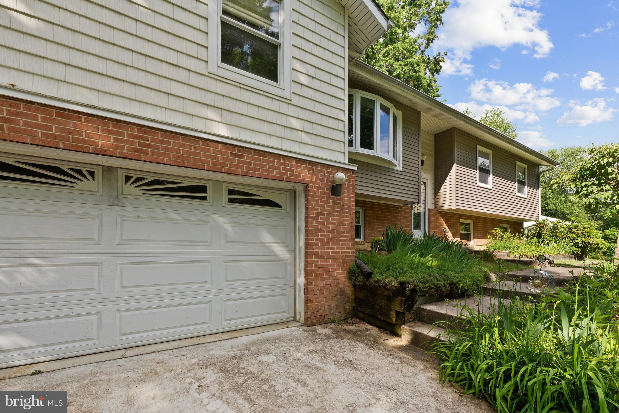 ROLLING KNOLLS - Residential