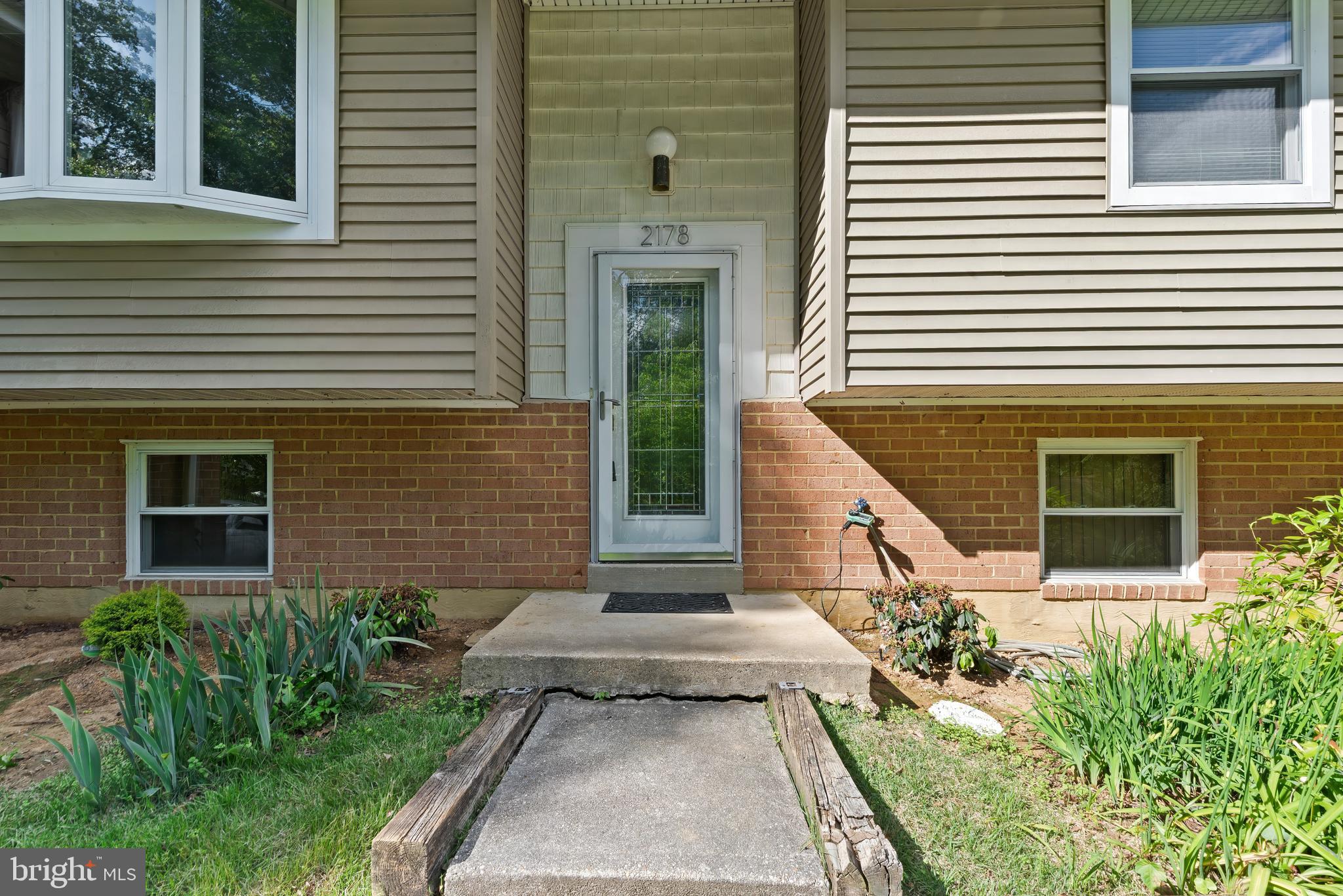 ROLLING KNOLLS - Residential