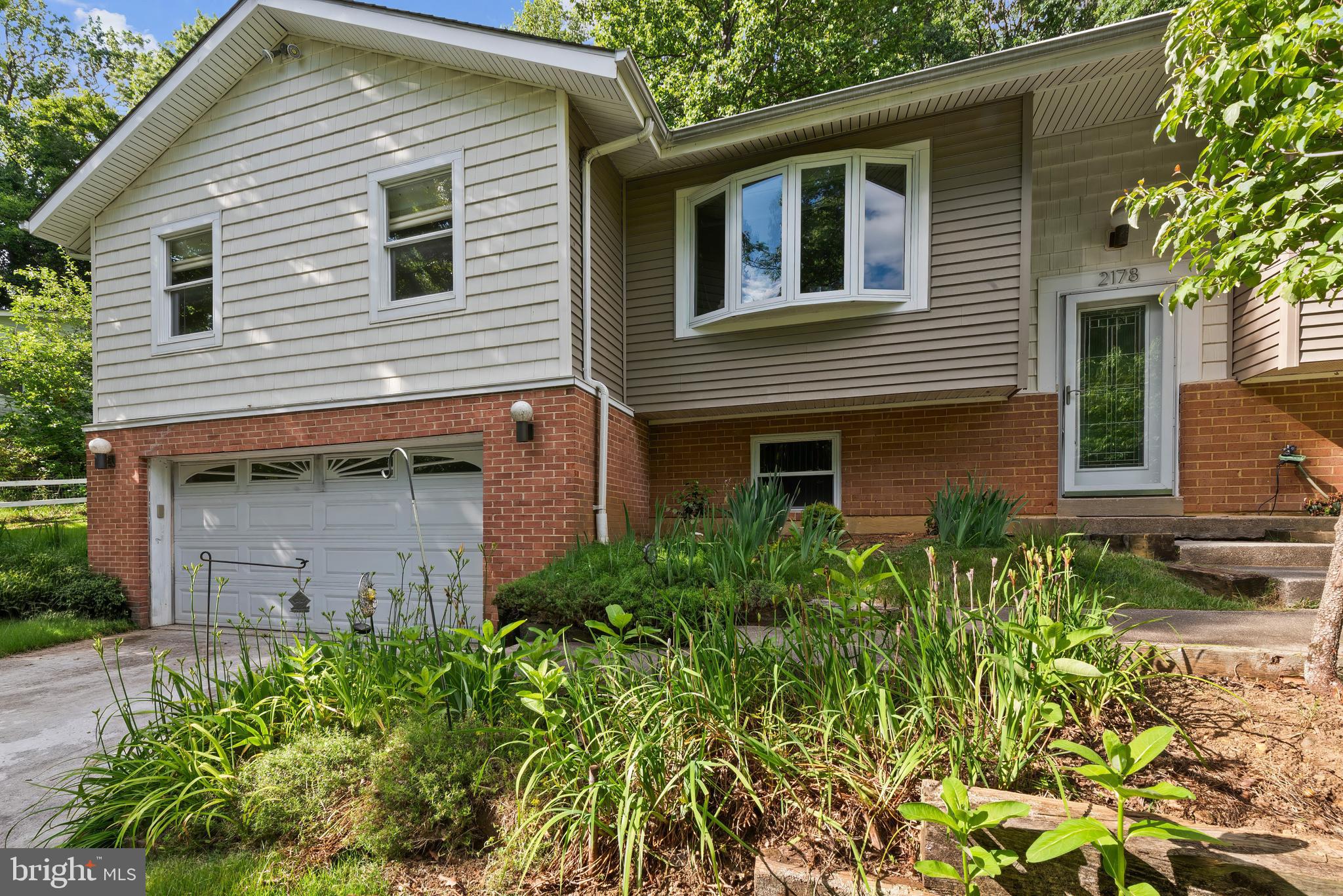 ROLLING KNOLLS - Residential