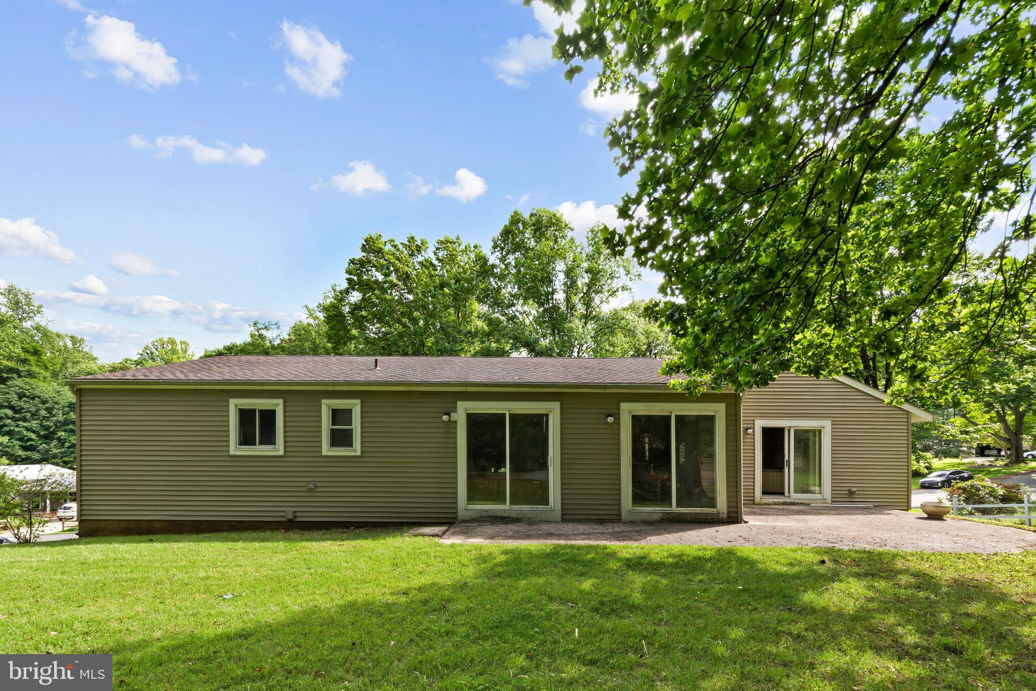 ROLLING KNOLLS - Residential