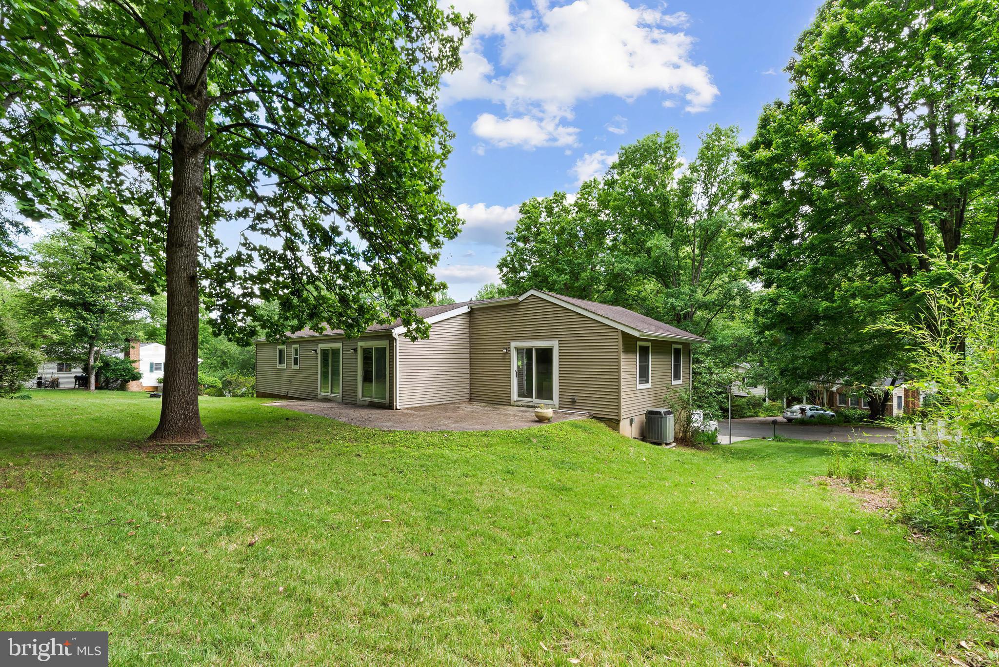 ROLLING KNOLLS - Residential