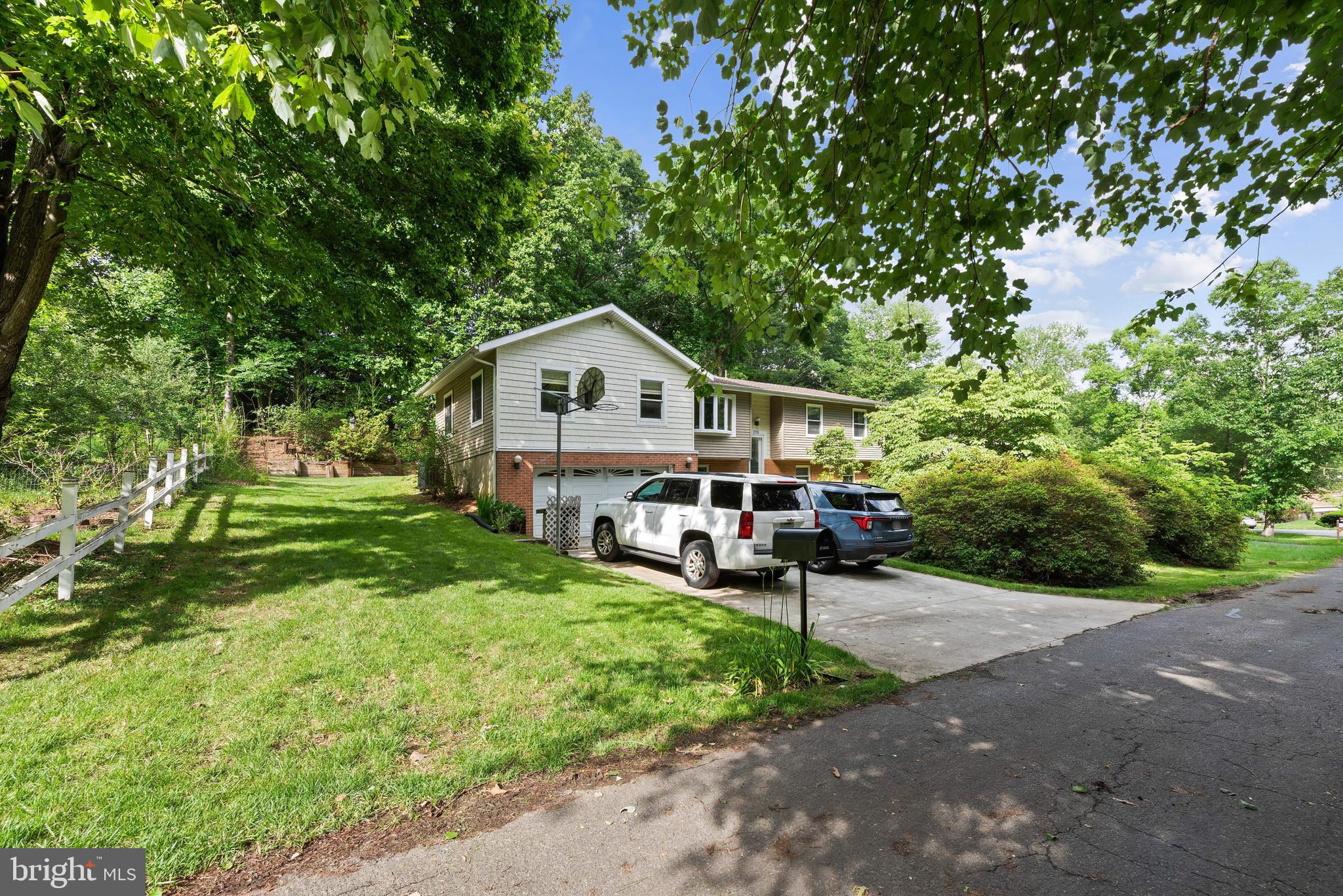 ROLLING KNOLLS - Residential