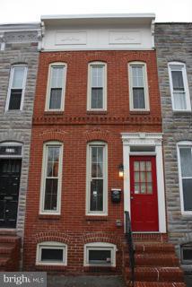 Updated 2 bed, 1 and a half bath townhouse with parking, hardwood floors, recessed lighting, crown molding, granite countertops, stainless steel appliances, exposed brick, fireplace, large bathroom with walk in shower, closet organizers washer & dryer, fire pit & more. Walking distance to the UM medical facilities & law school, stadiums, casino, parks, and Inner Harbor.