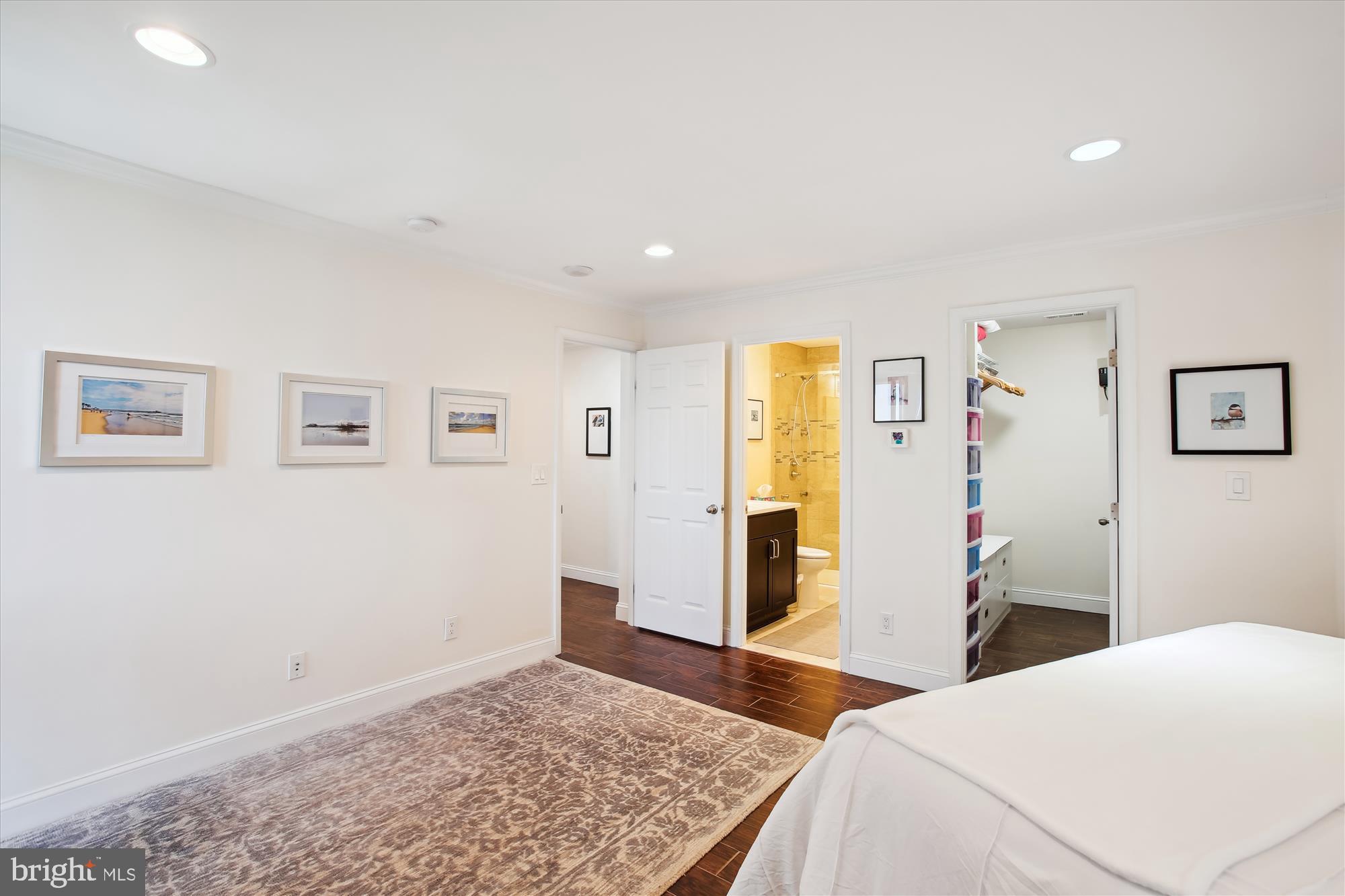 MCLEAN HOUSE - Residential