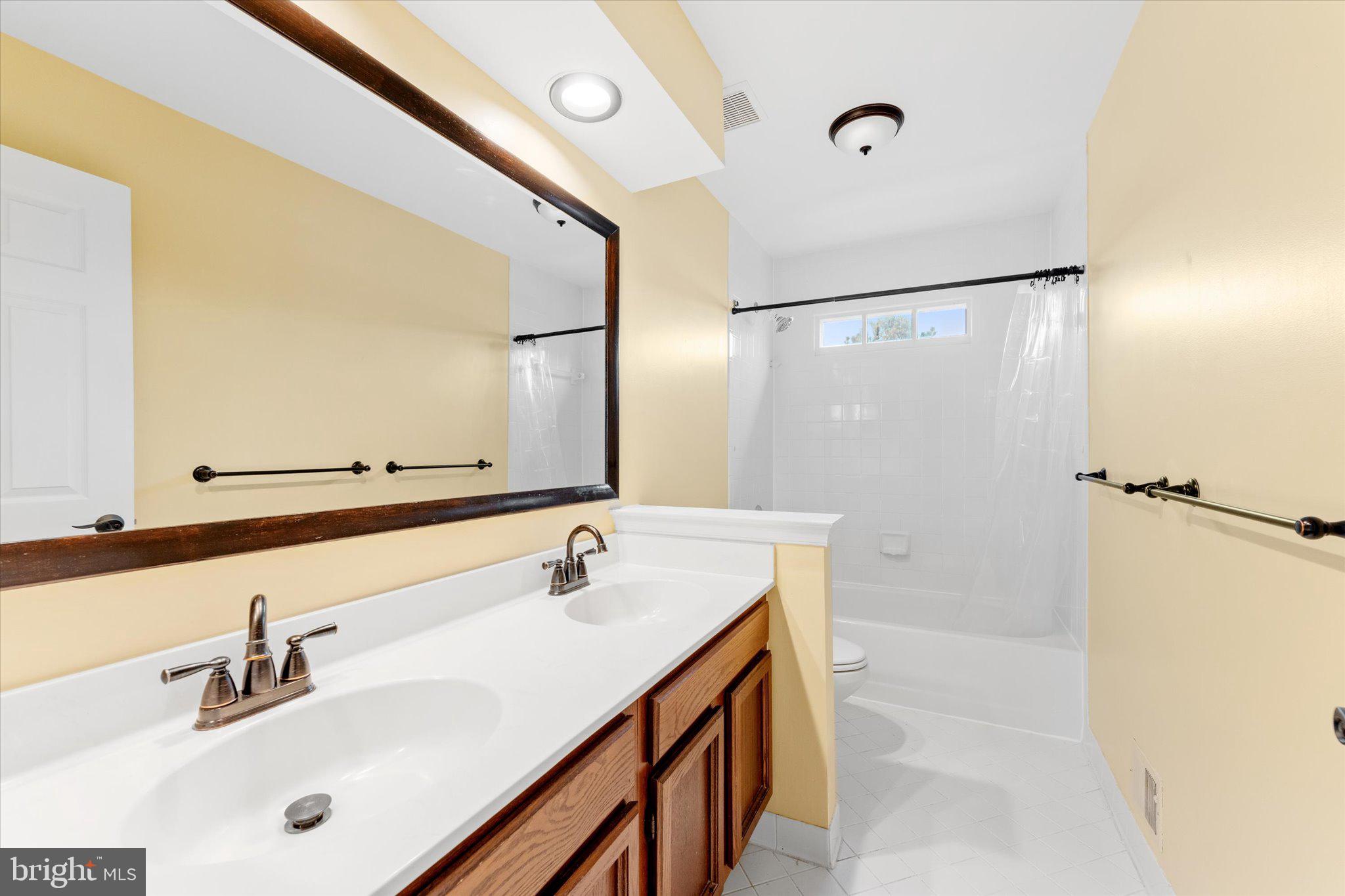 ASHBURN VILLAGE - Residential