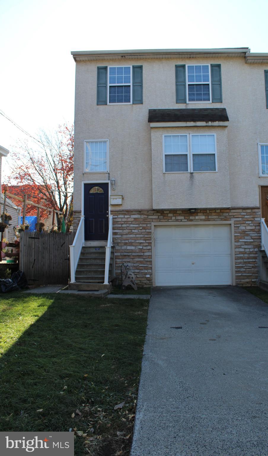 NORRISTOWN - Residential