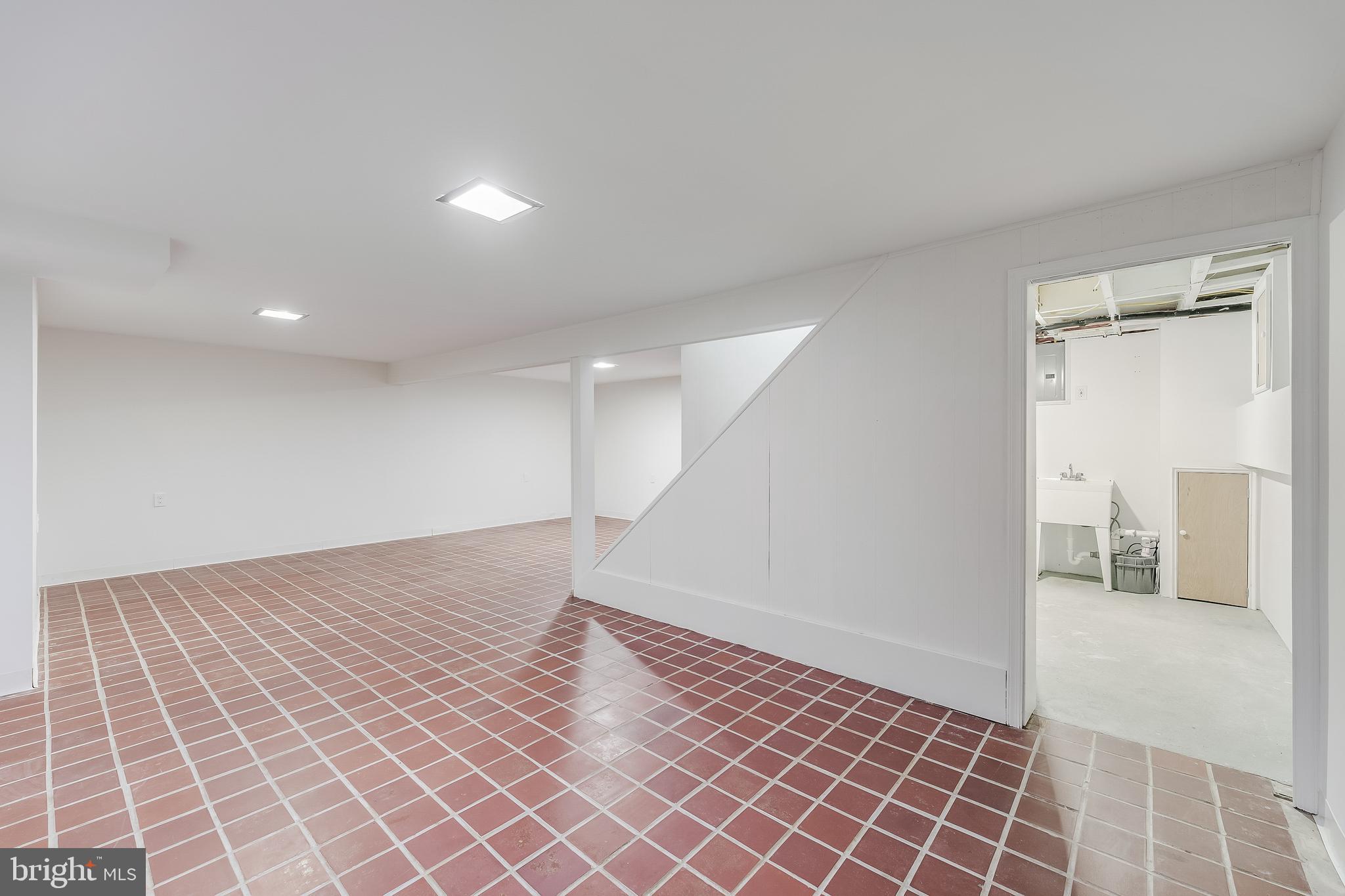 KENSINGTON HEIGHTS - Residential
