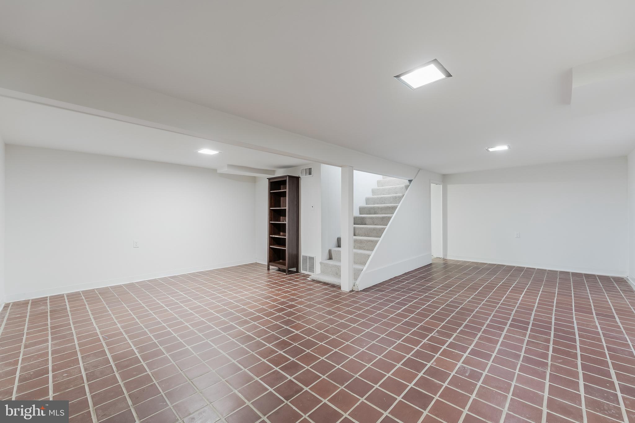 KENSINGTON HEIGHTS - Residential