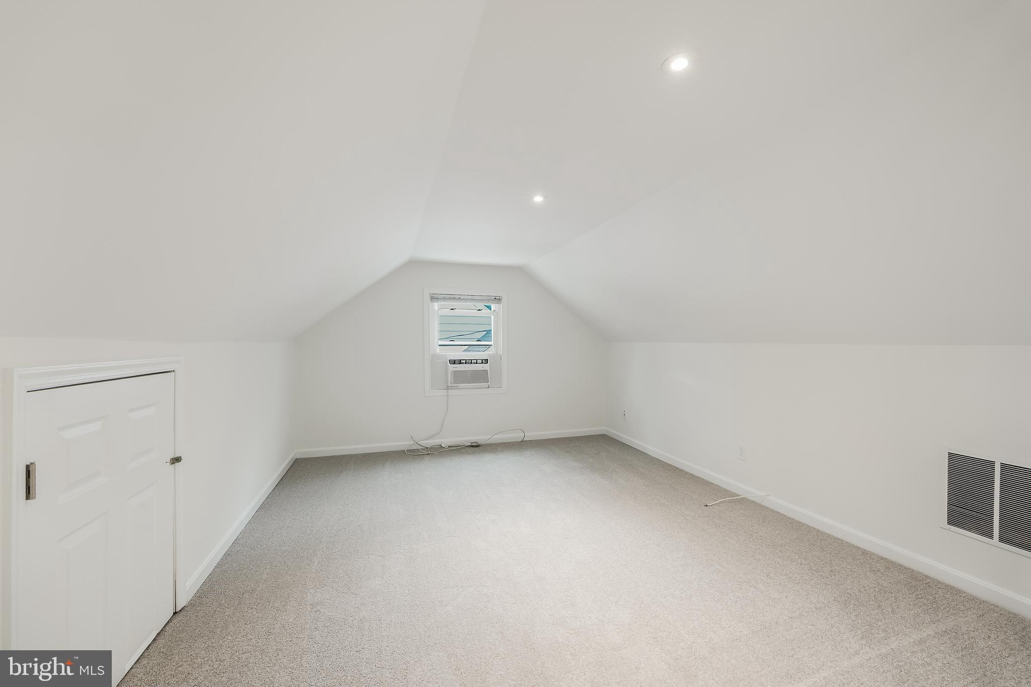 KENSINGTON HEIGHTS - Residential