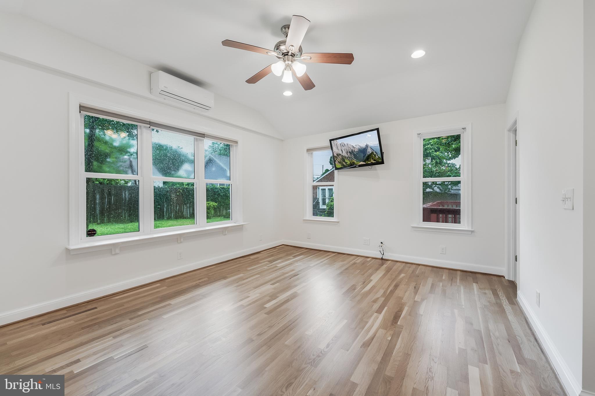 KENSINGTON HEIGHTS - Residential