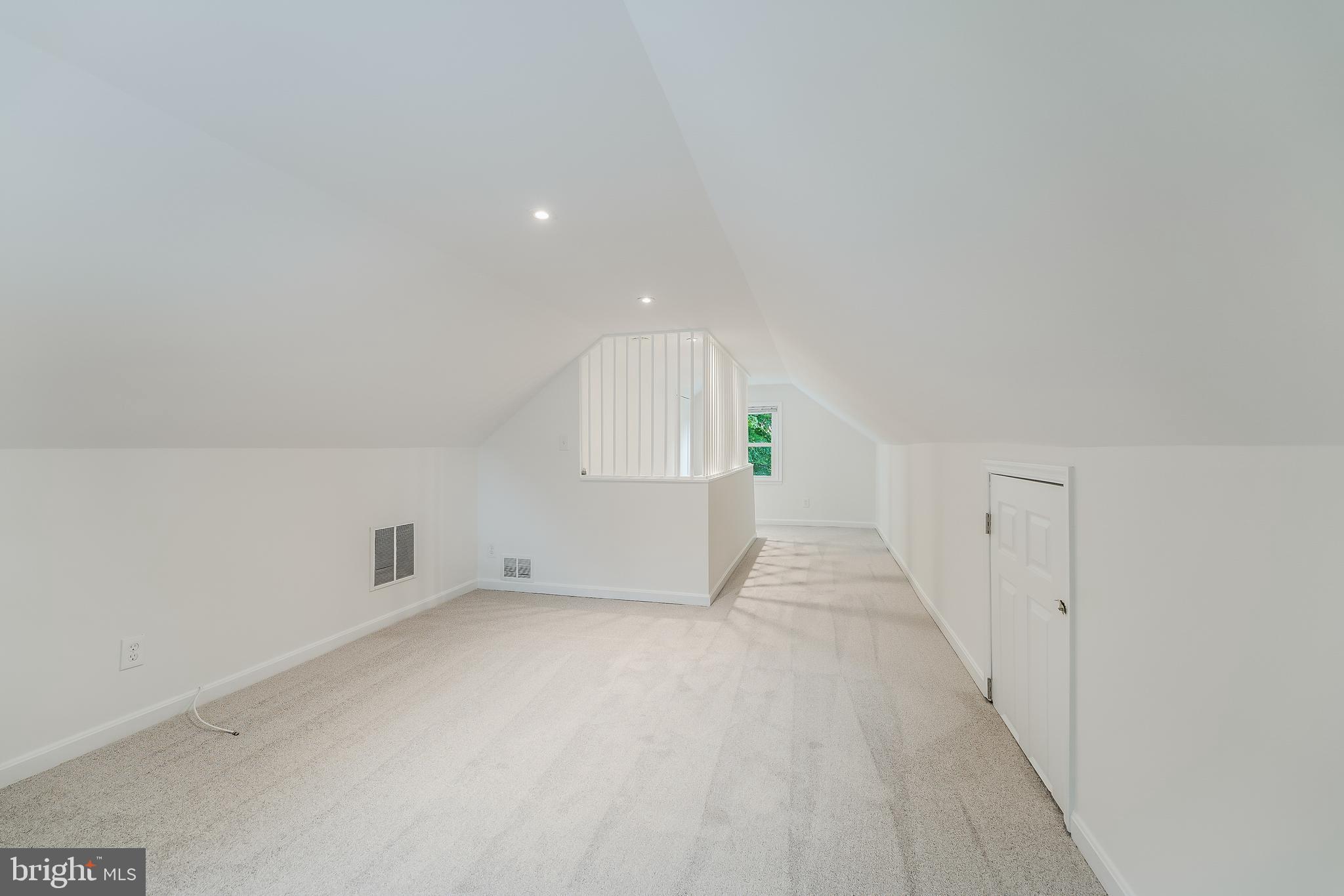 KENSINGTON HEIGHTS - Residential
