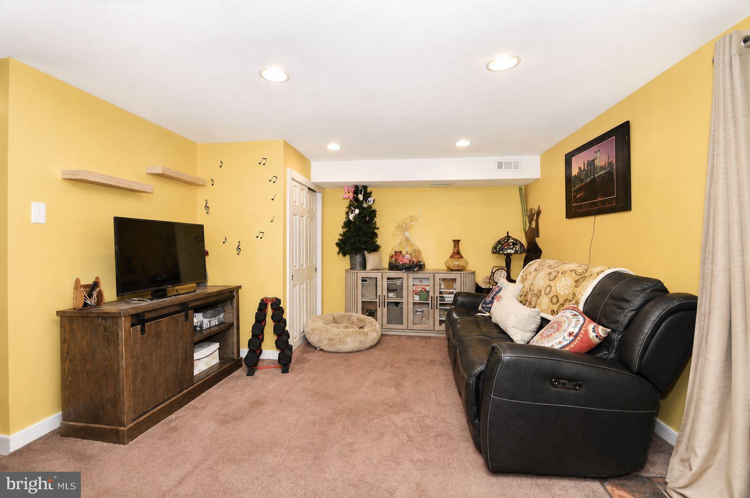 VILLAGE SHIRES - Residential