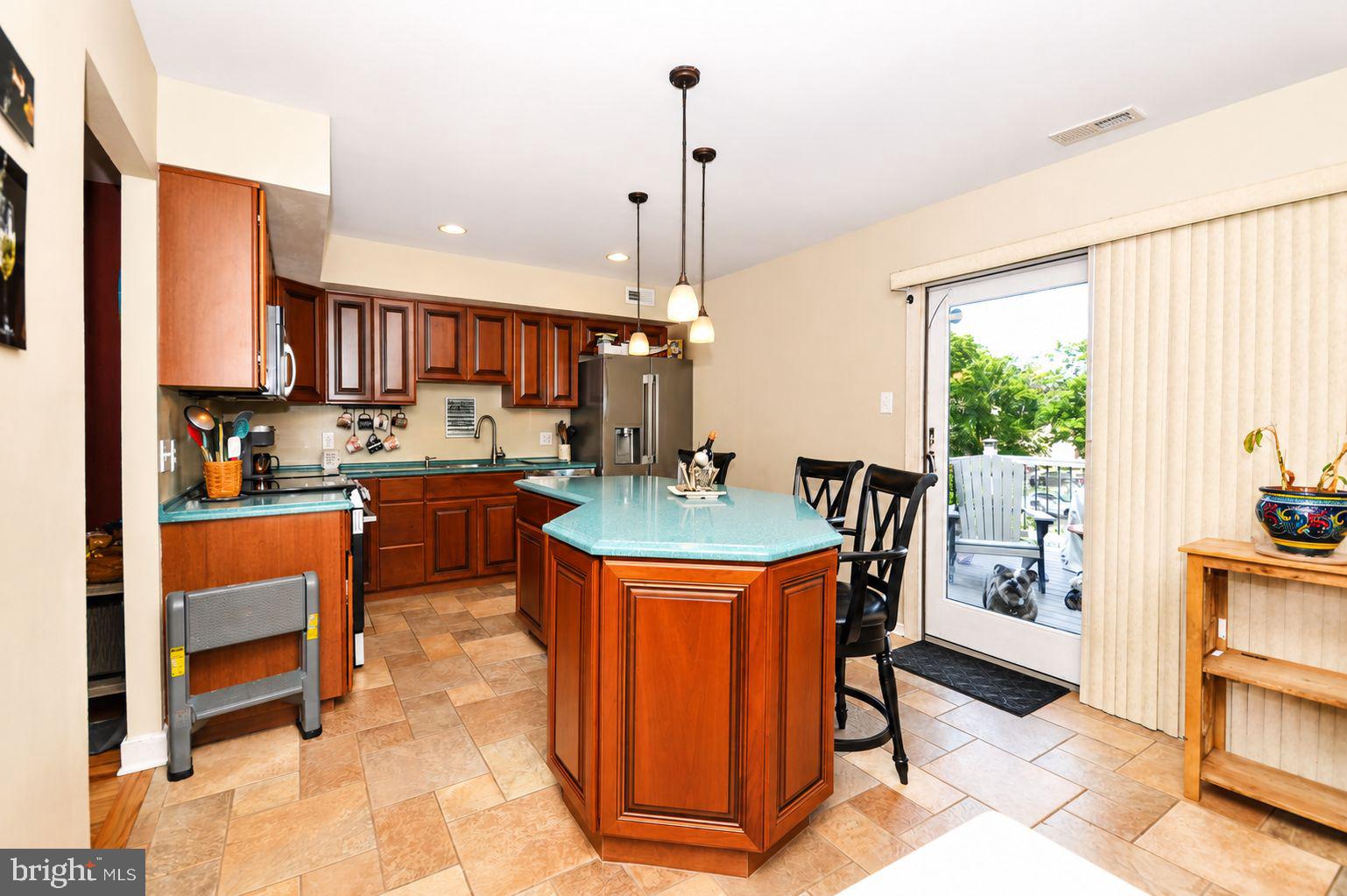 VILLAGE SHIRES - Residential