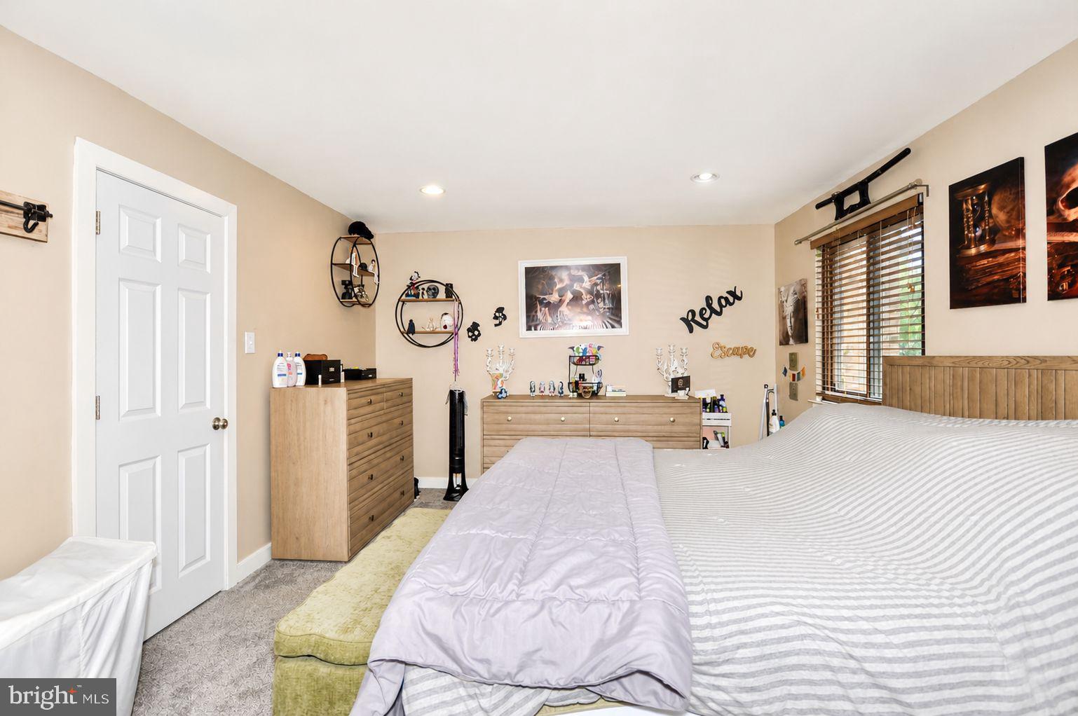 VILLAGE SHIRES - Residential