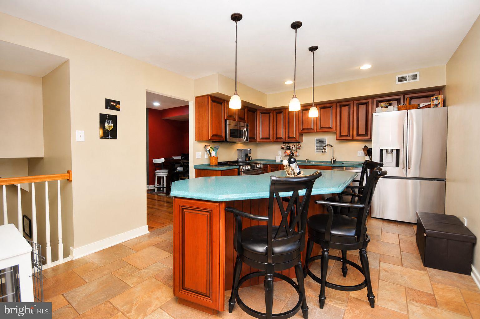 VILLAGE SHIRES - Residential