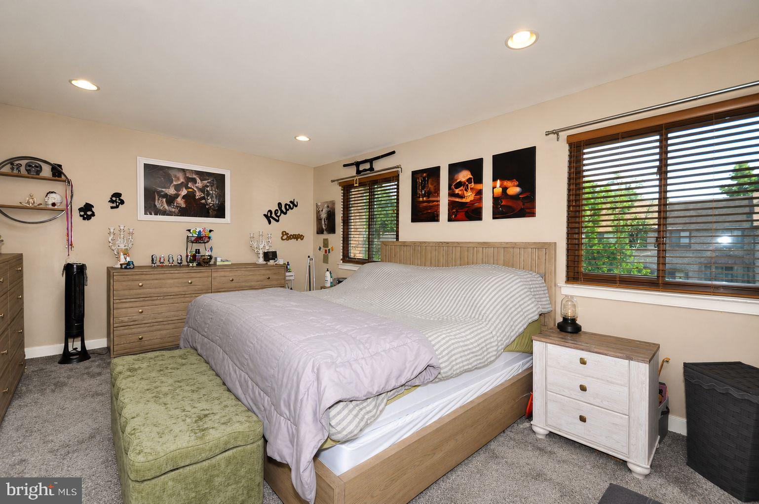 VILLAGE SHIRES - Residential