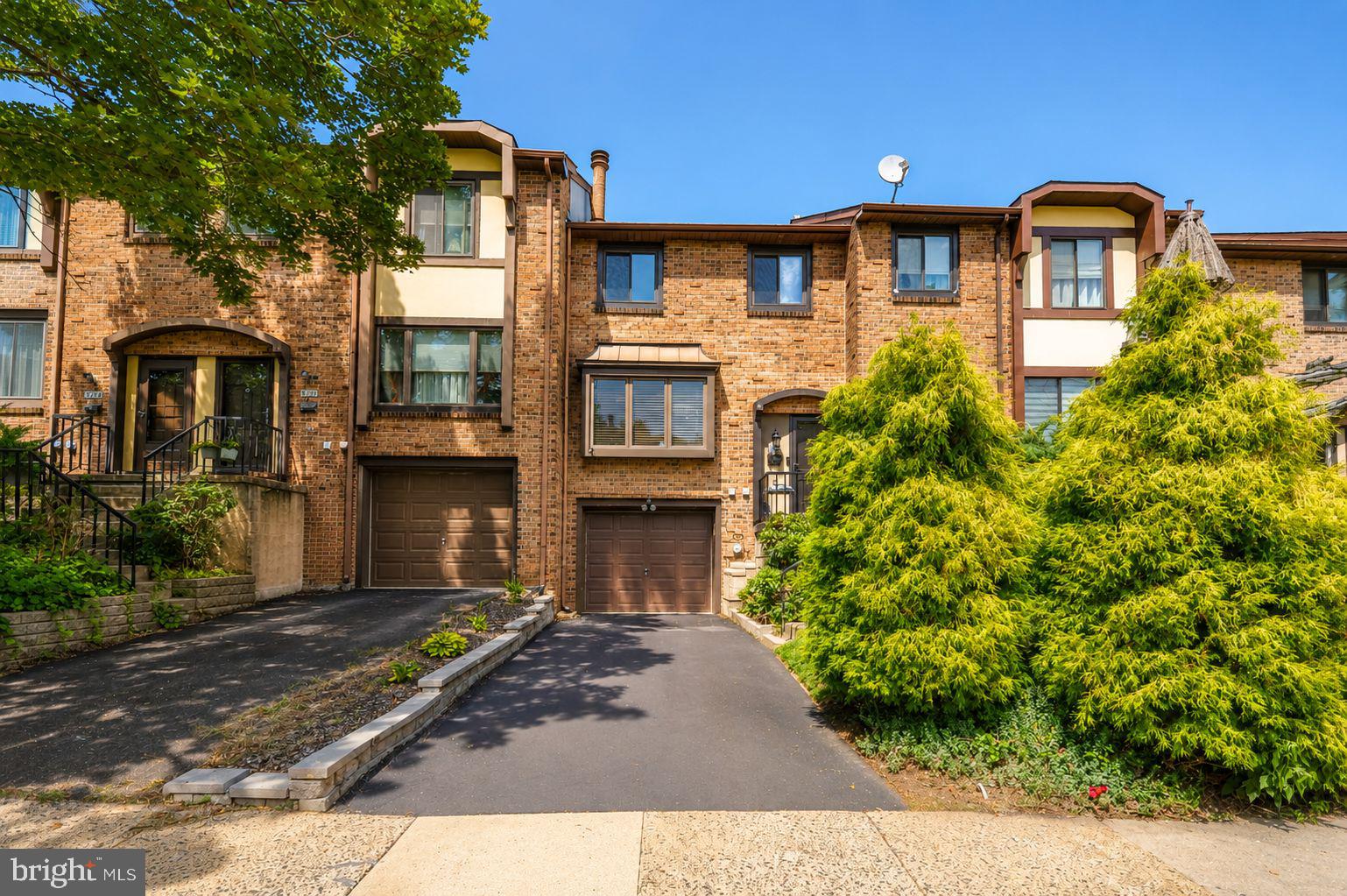 VILLAGE SHIRES - Residential